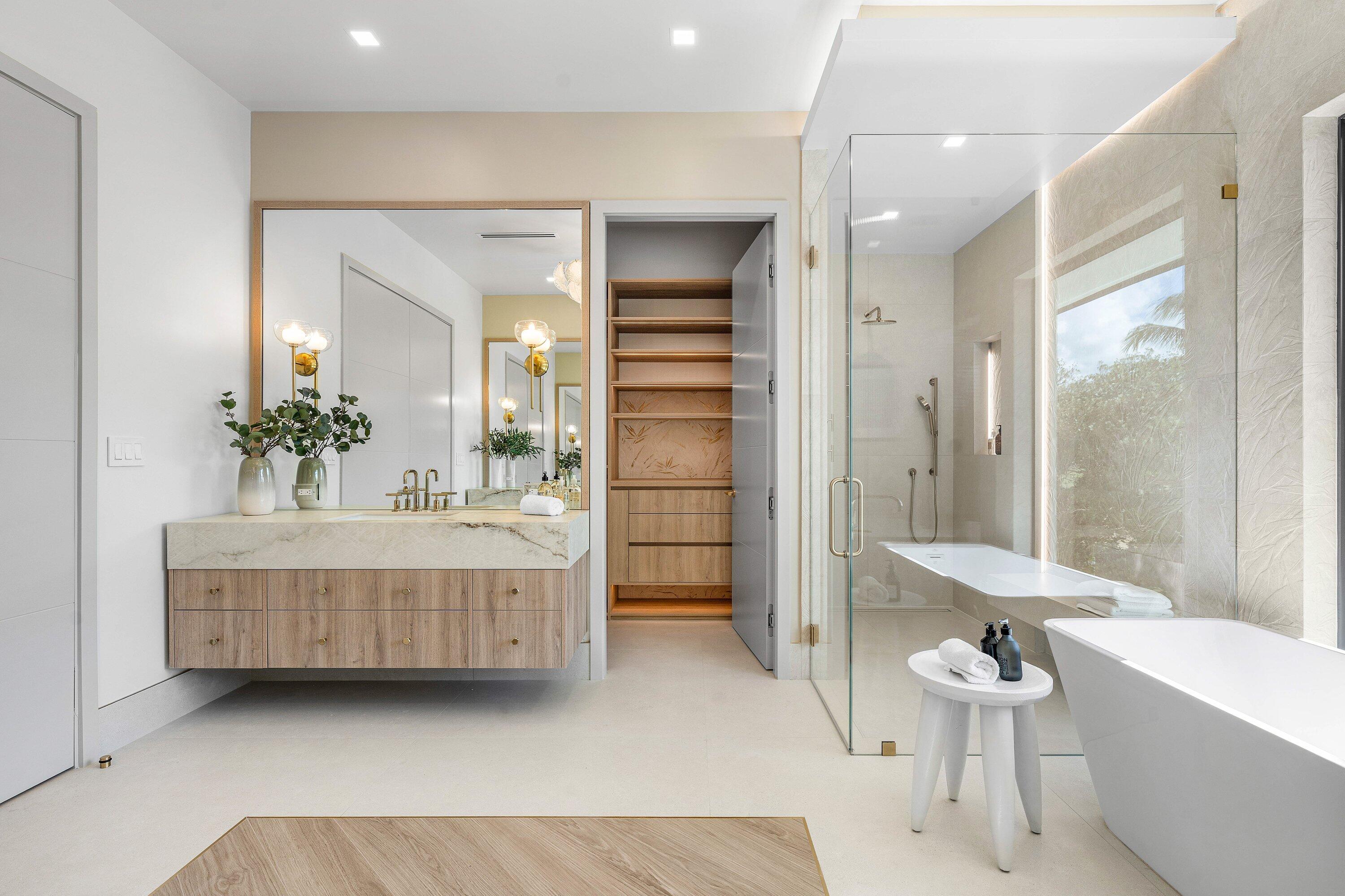 ROYAL PALM YACHT & COUNTRY CLUB - Residential