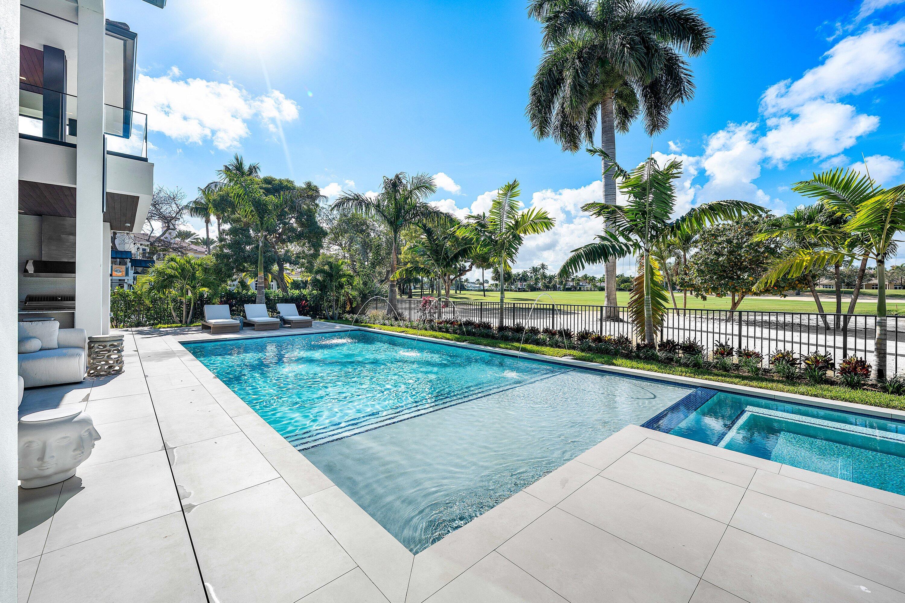 ROYAL PALM YACHT & COUNTRY CLUB - Residential