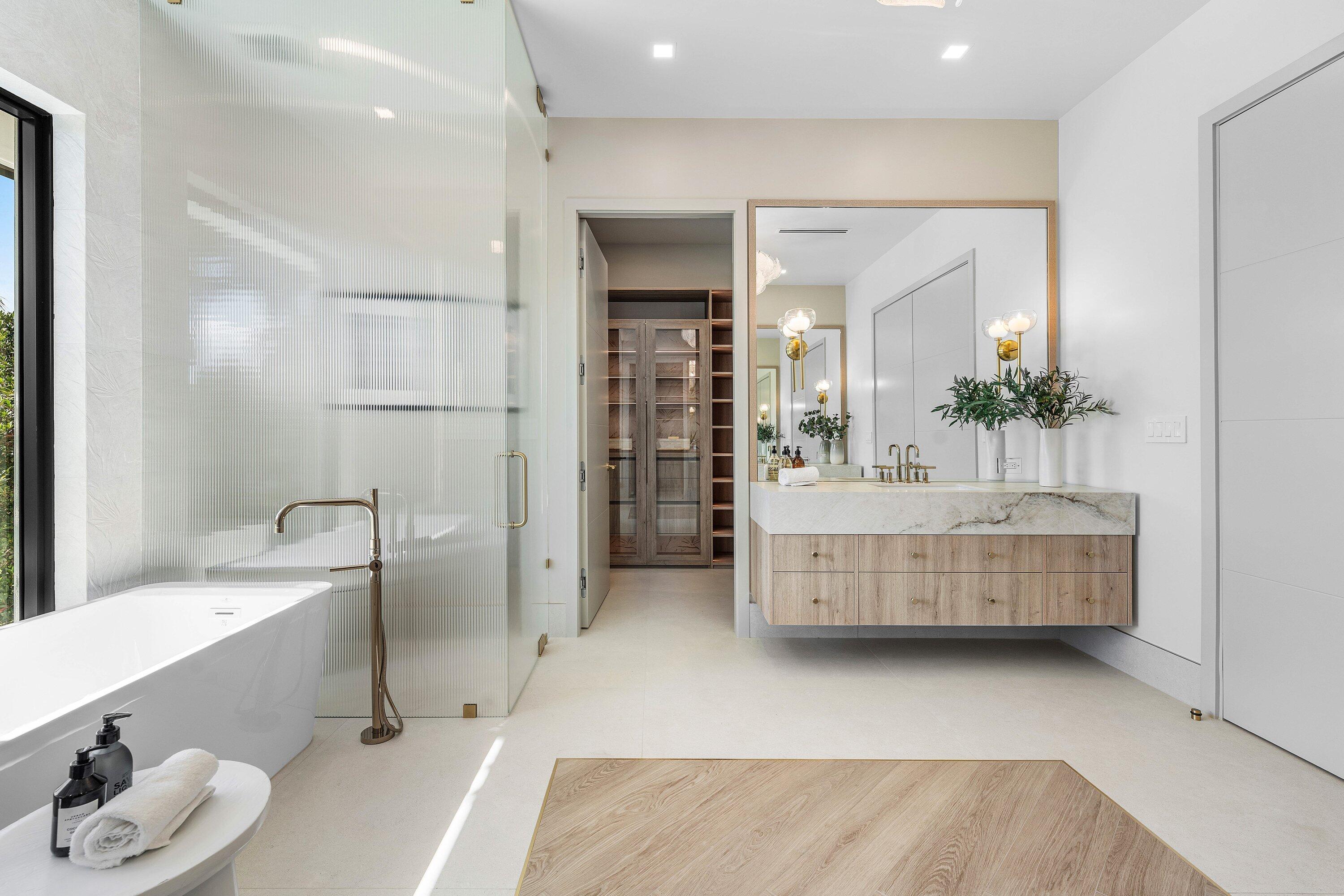 ROYAL PALM YACHT & COUNTRY CLUB - Residential