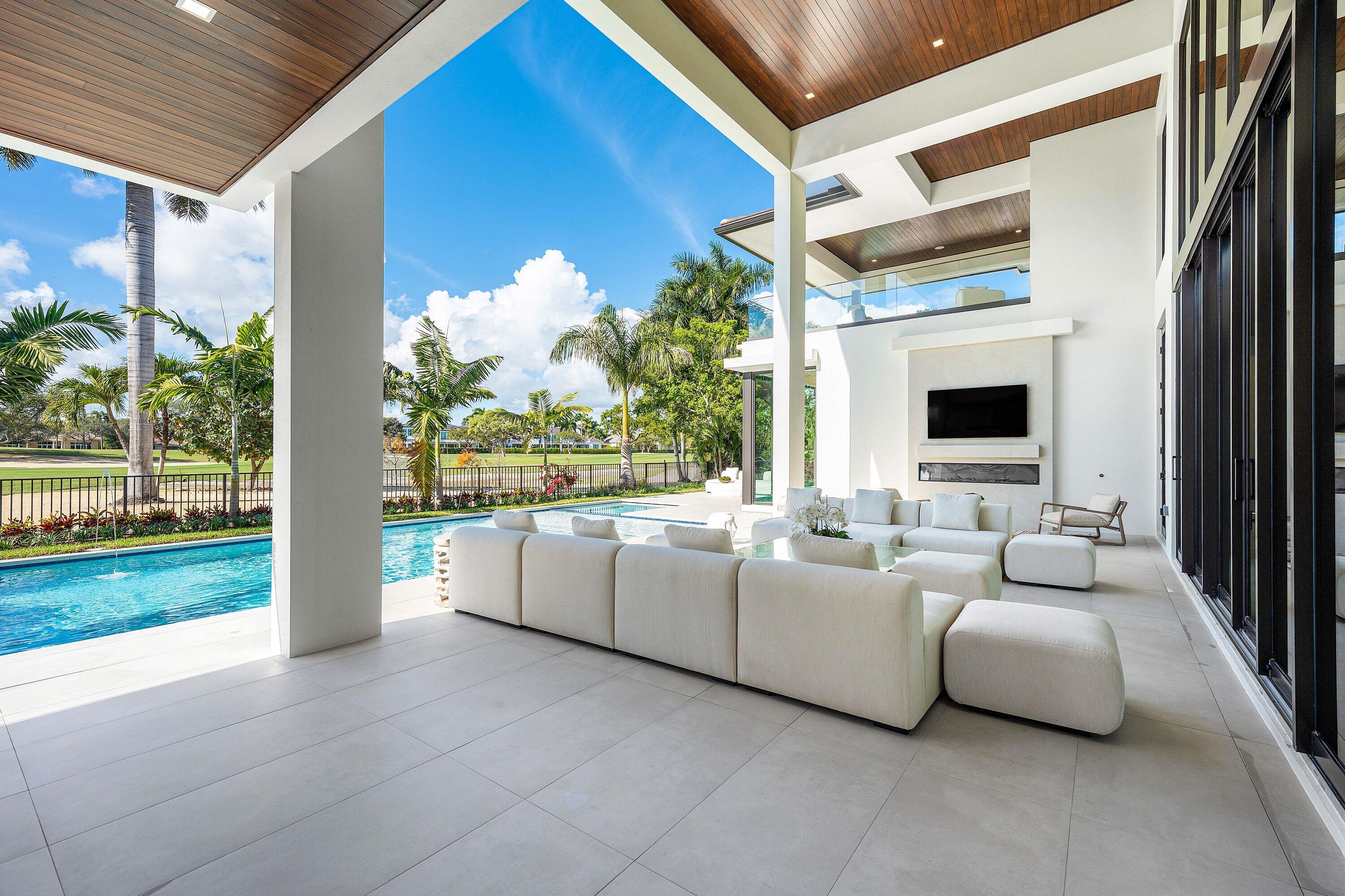 ROYAL PALM YACHT & COUNTRY CLUB - Residential