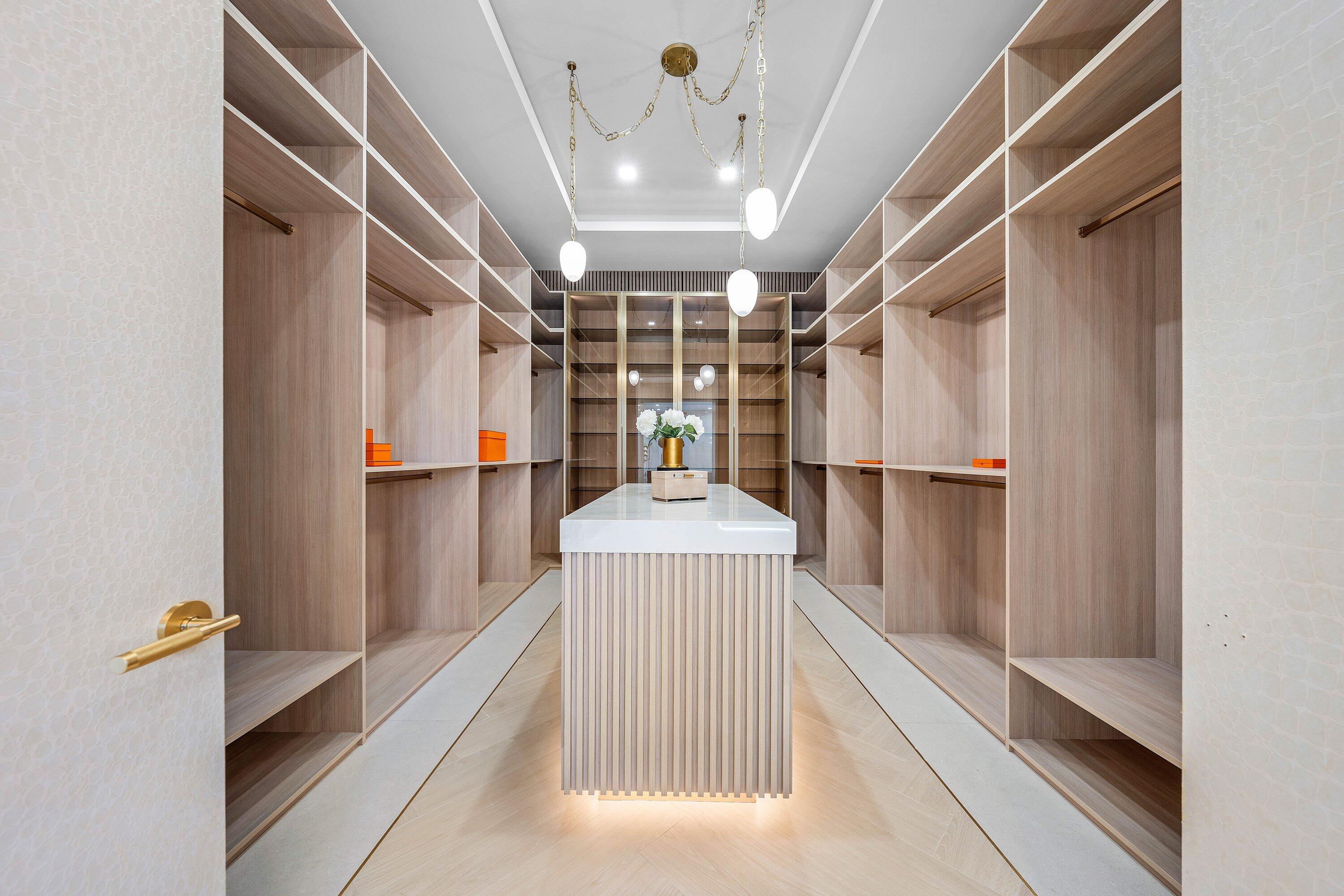 ROYAL PALM YACHT & COUNTRY CLUB - Residential