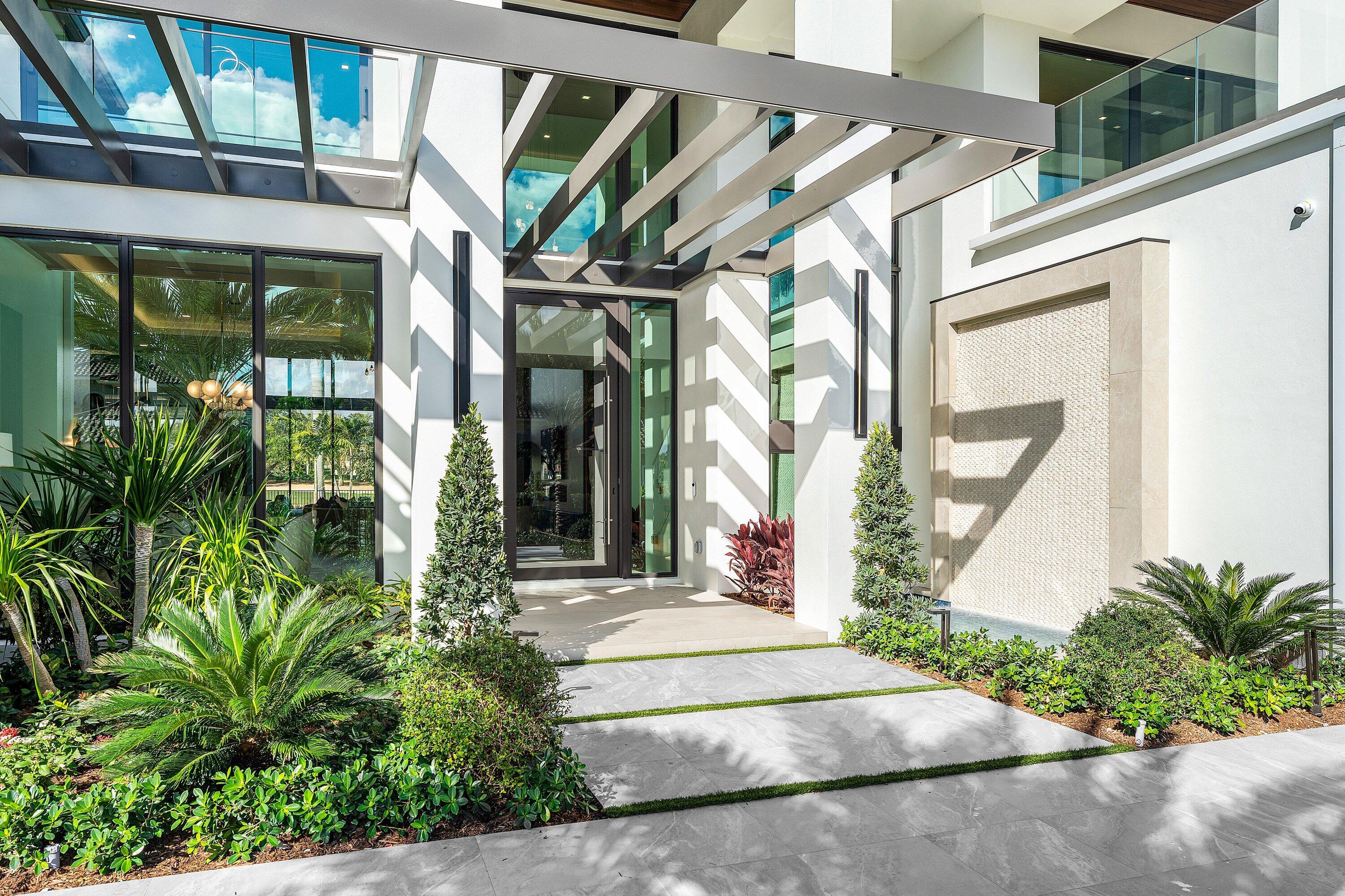 ROYAL PALM YACHT & COUNTRY CLUB - Residential