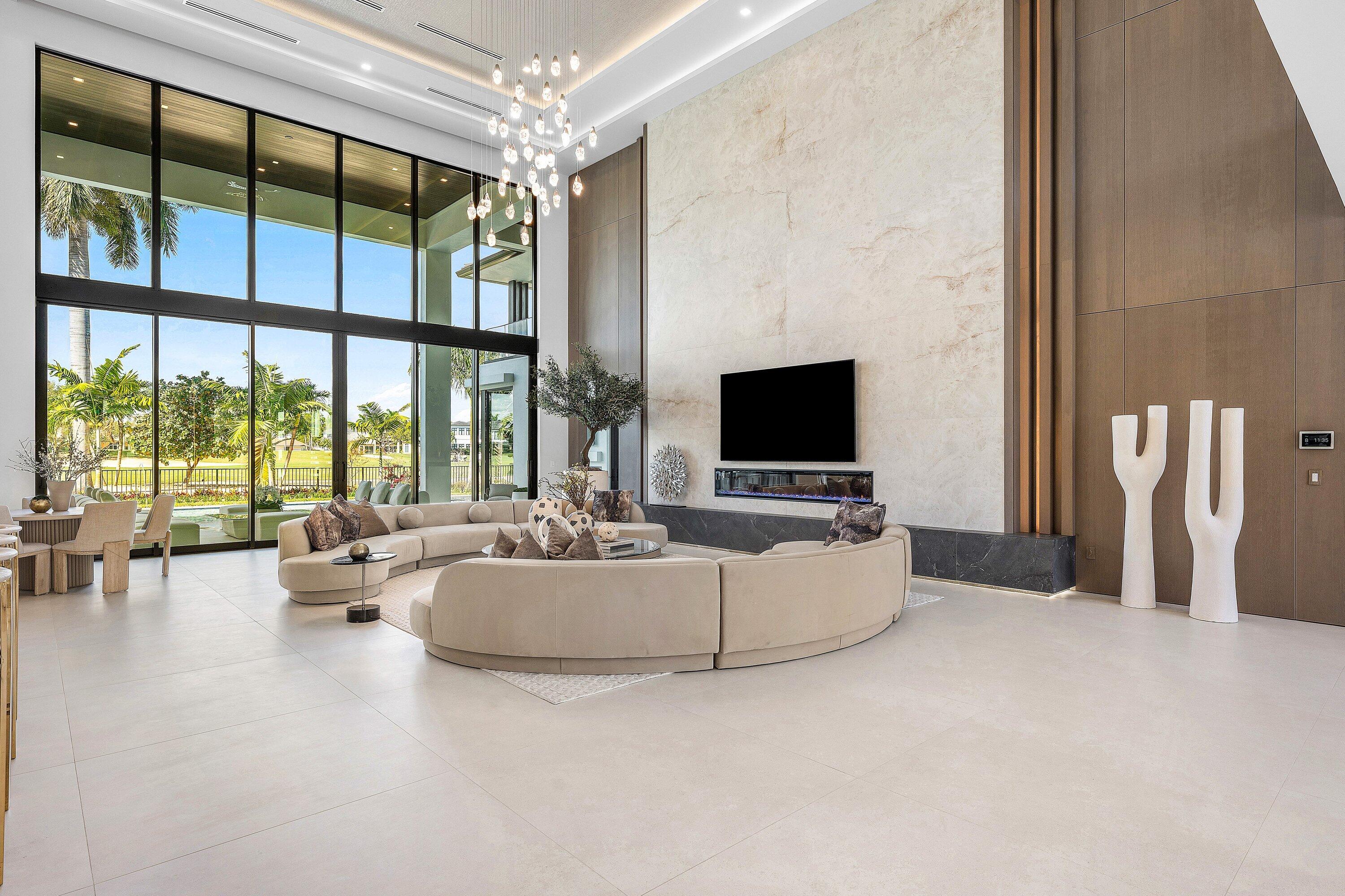 ROYAL PALM YACHT & COUNTRY CLUB - Residential