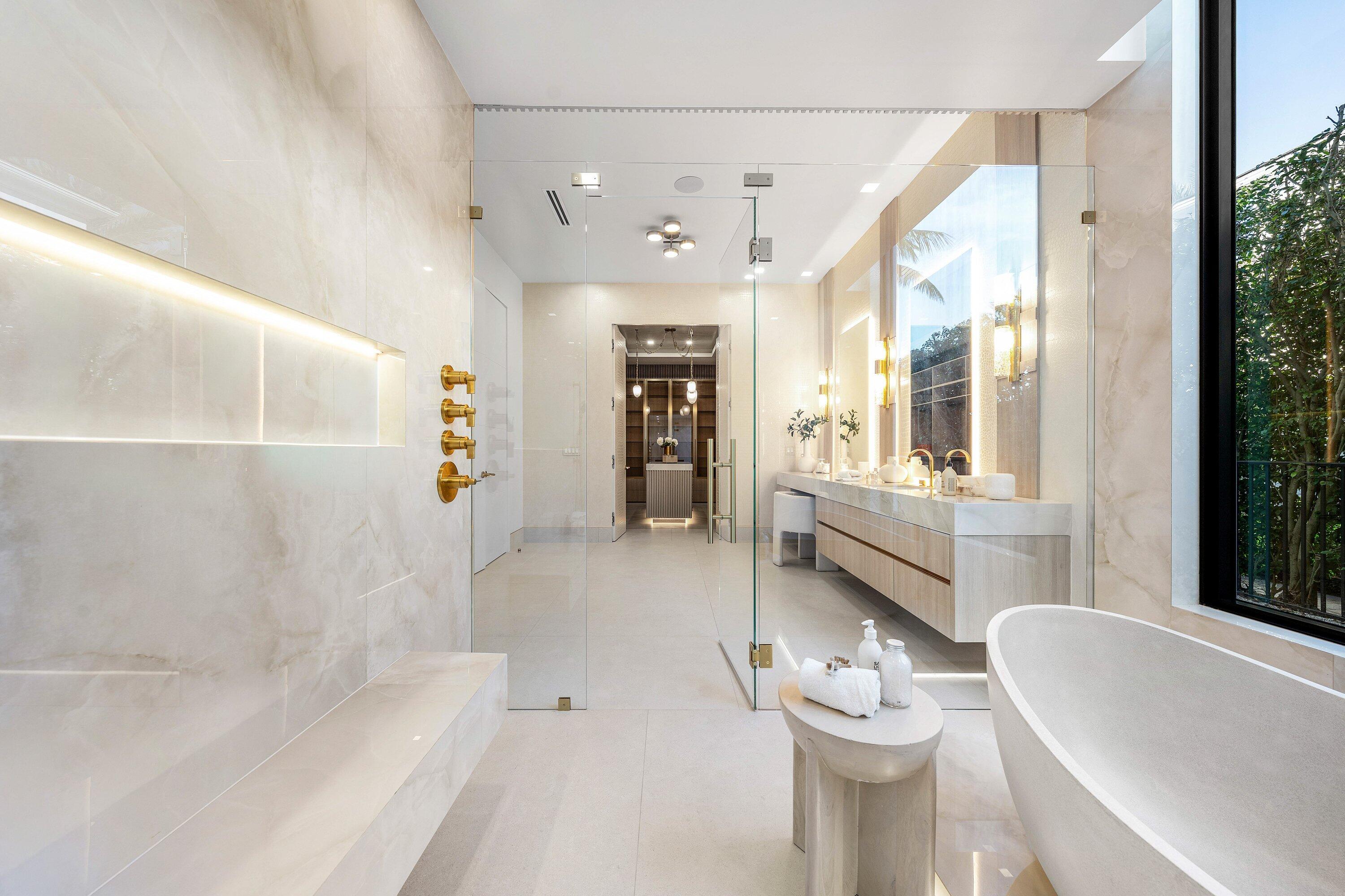 ROYAL PALM YACHT & COUNTRY CLUB - Residential