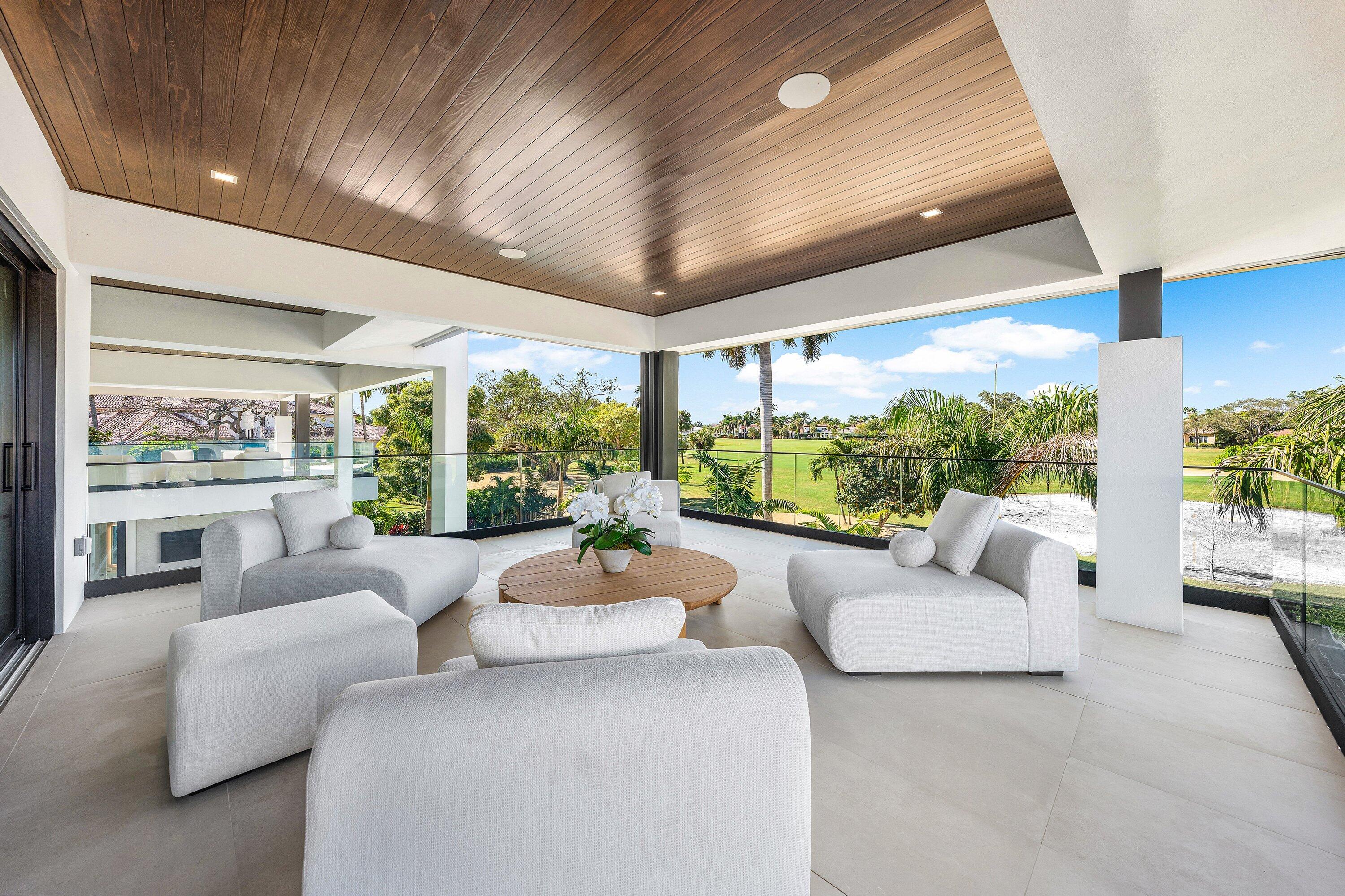 ROYAL PALM YACHT & COUNTRY CLUB - Residential