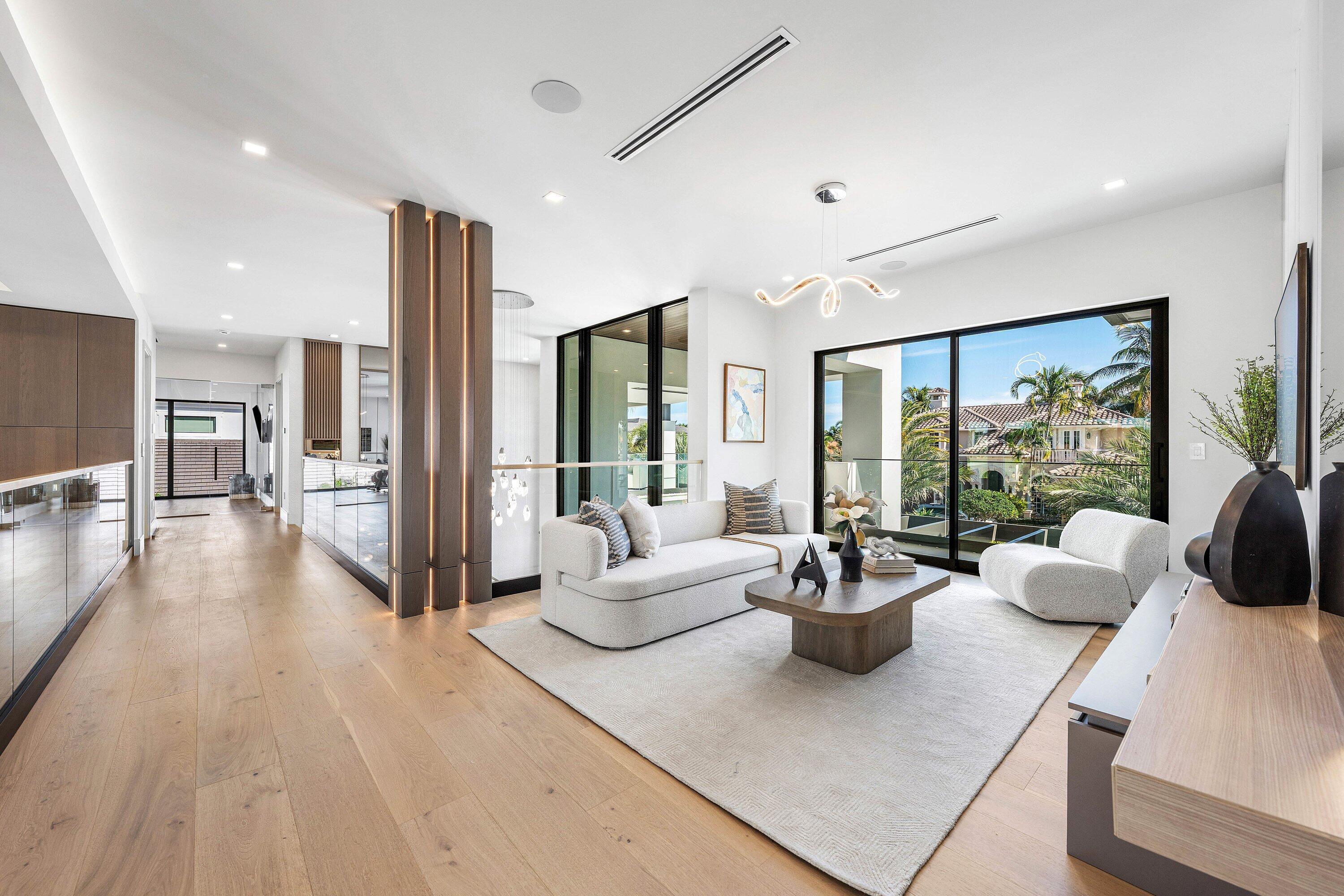 ROYAL PALM YACHT & COUNTRY CLUB - Residential