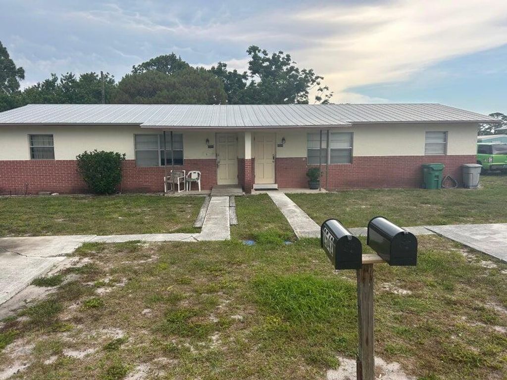 Photo of 2602 Seneca Avenue, Fort Pierce, FL 34946 (MLS # R11151033)