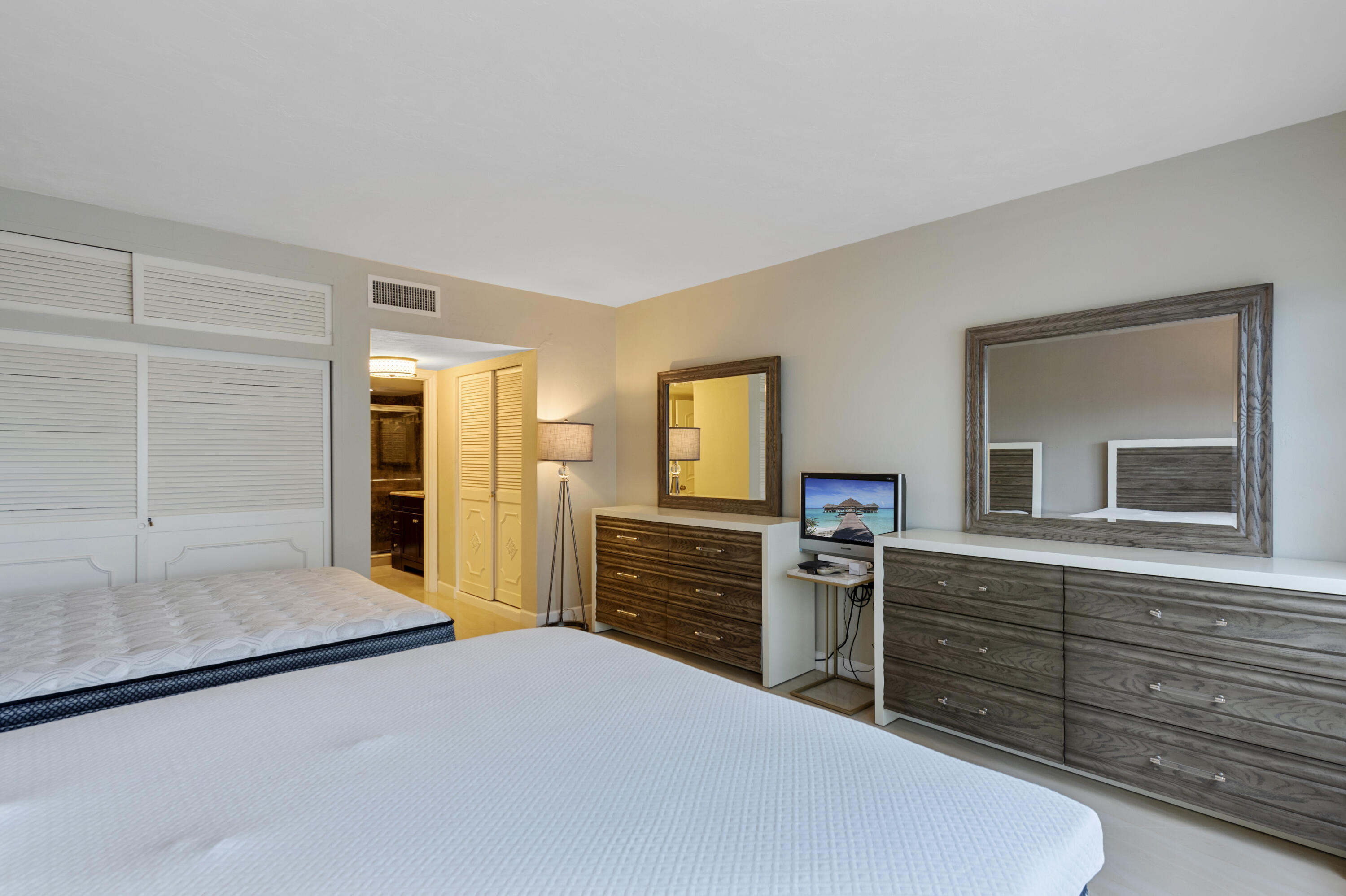 REGENCY TOWER CONDO - Residential