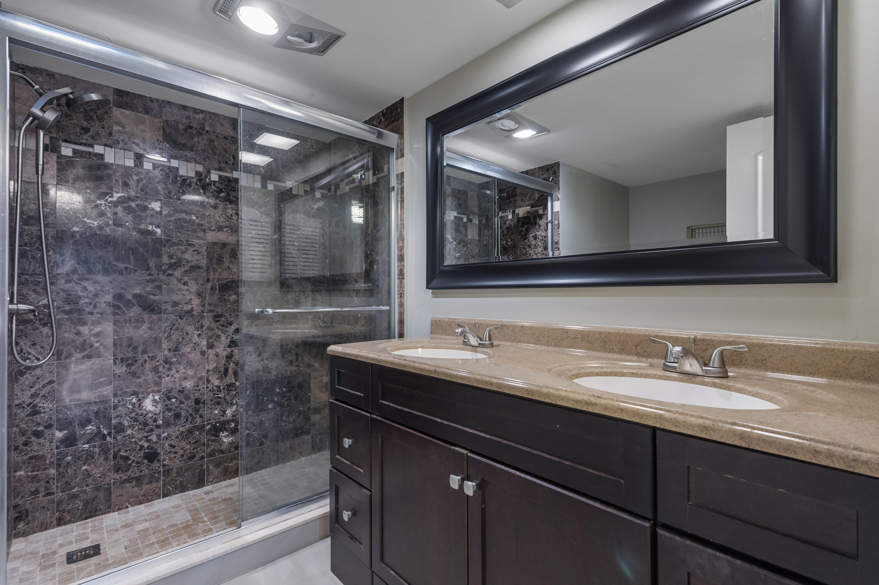 REGENCY TOWER CONDO - Residential