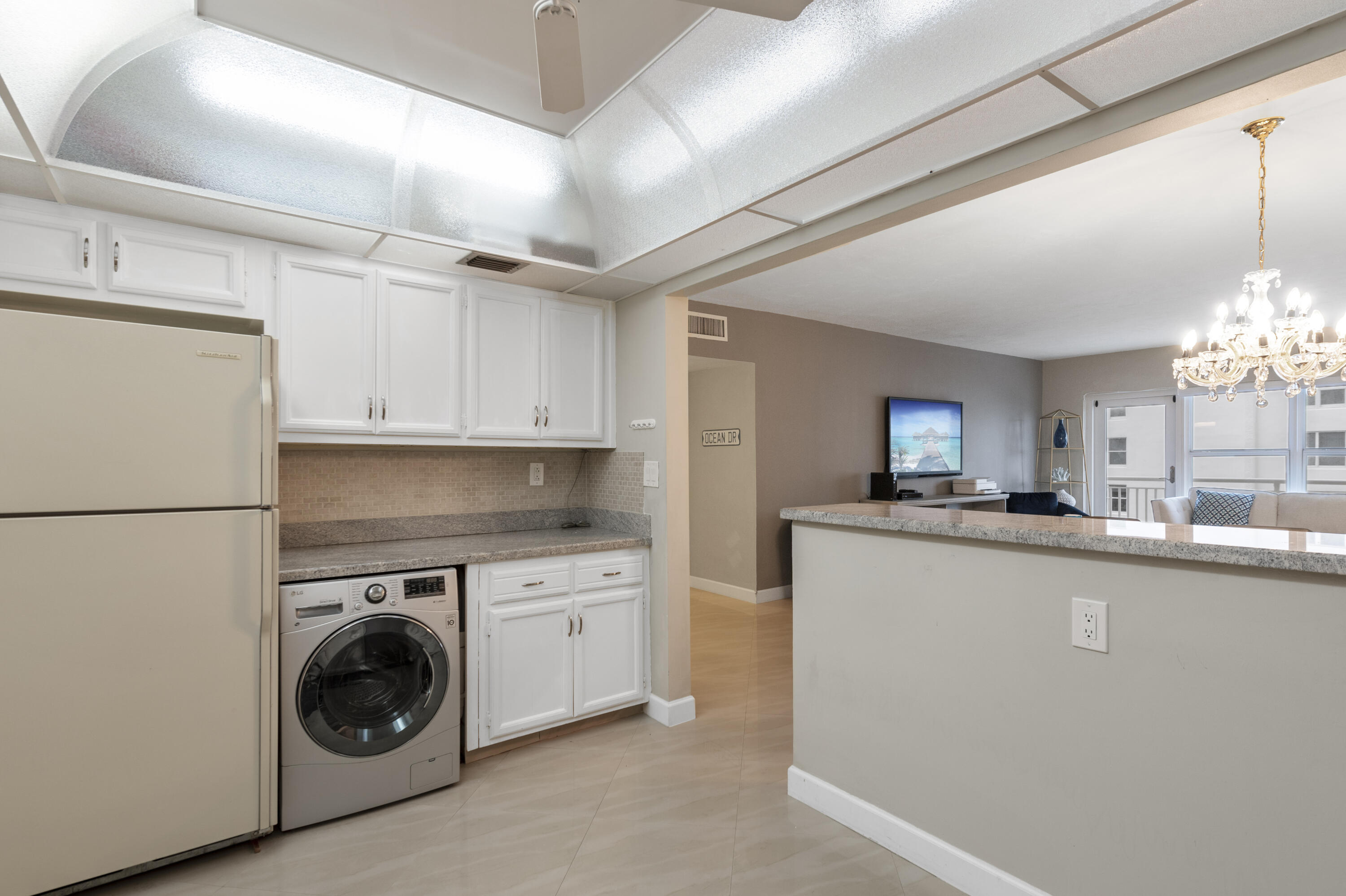 REGENCY TOWER CONDO - Residential