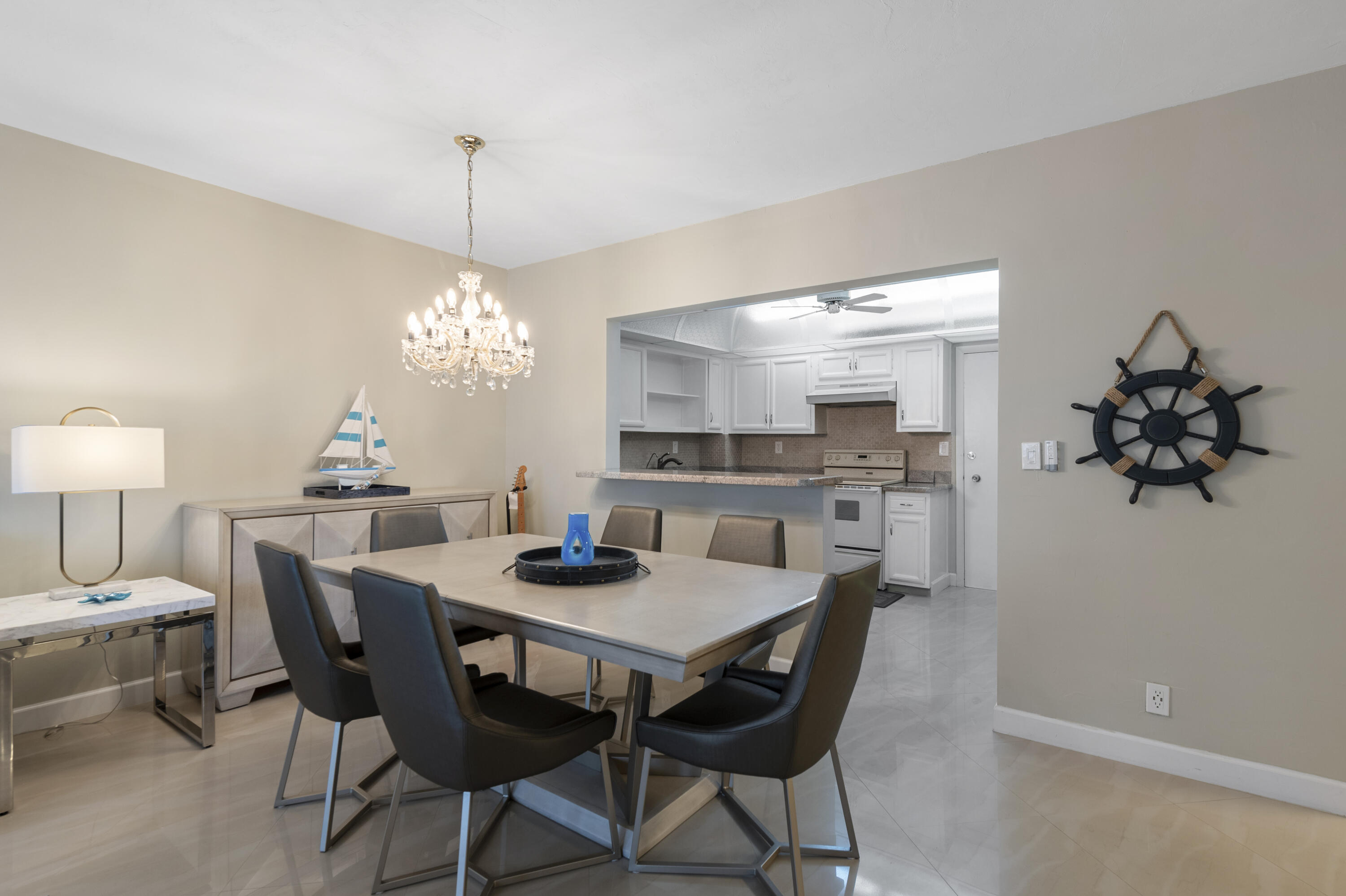 REGENCY TOWER CONDO - Residential