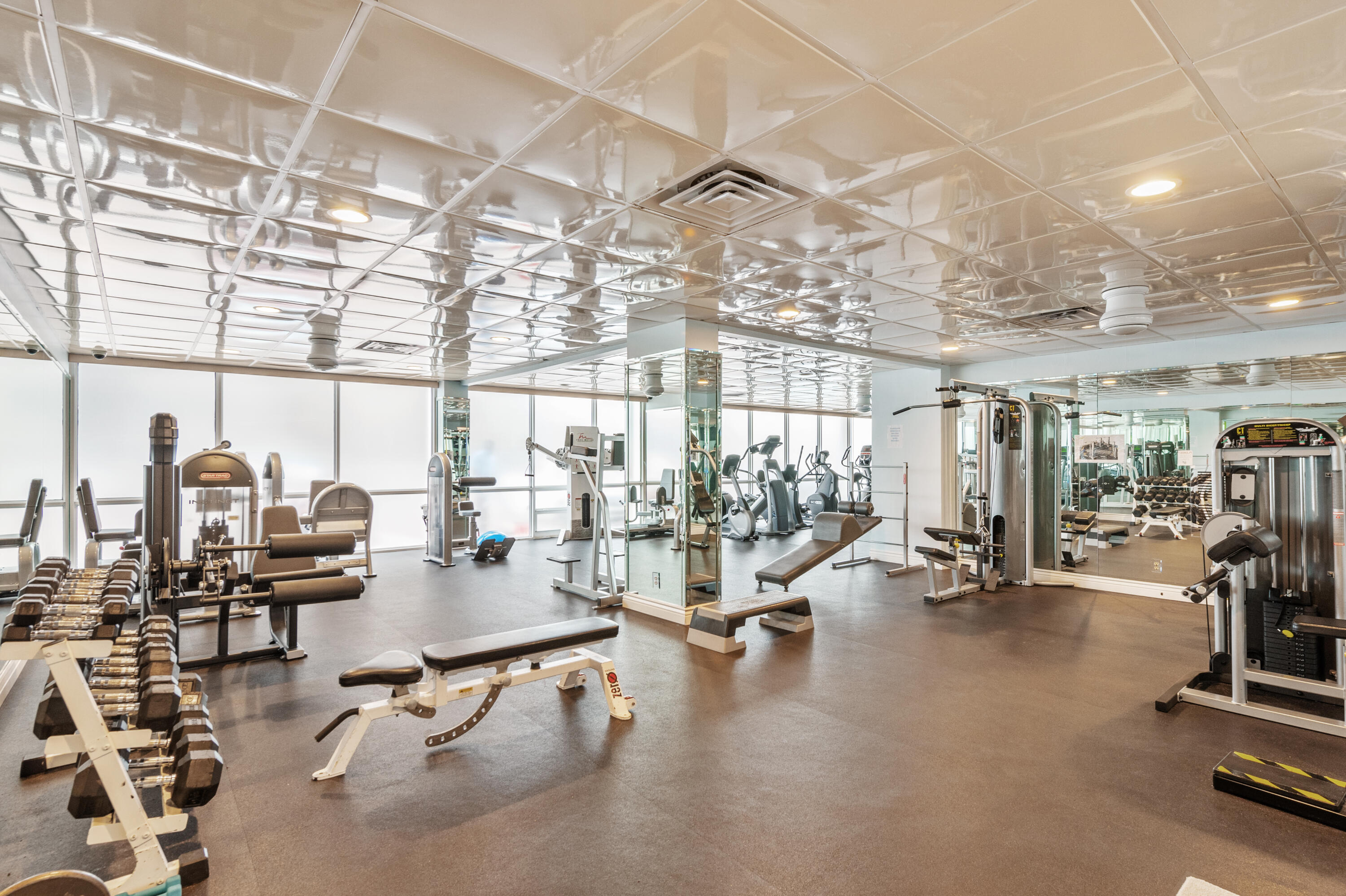 REGENCY TOWER CONDO - Residential