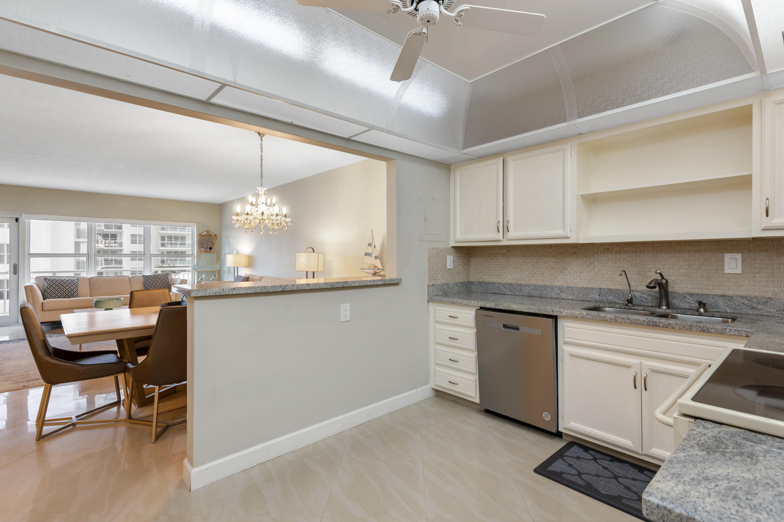 REGENCY TOWER CONDO - Residential