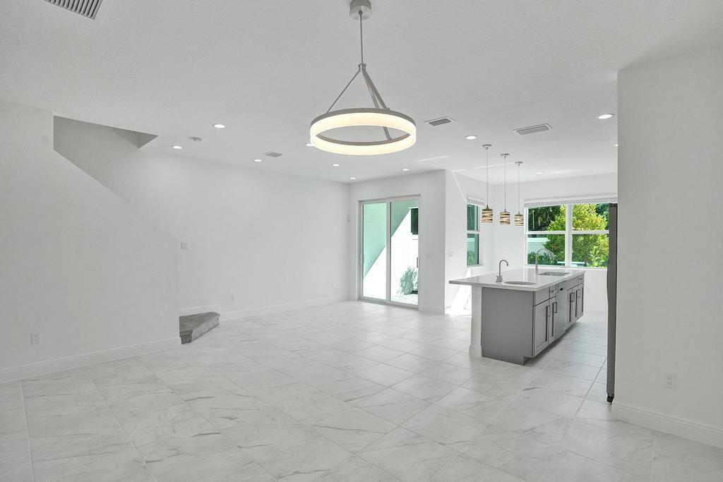 DEERFIELD CROSSING - Residential Lease