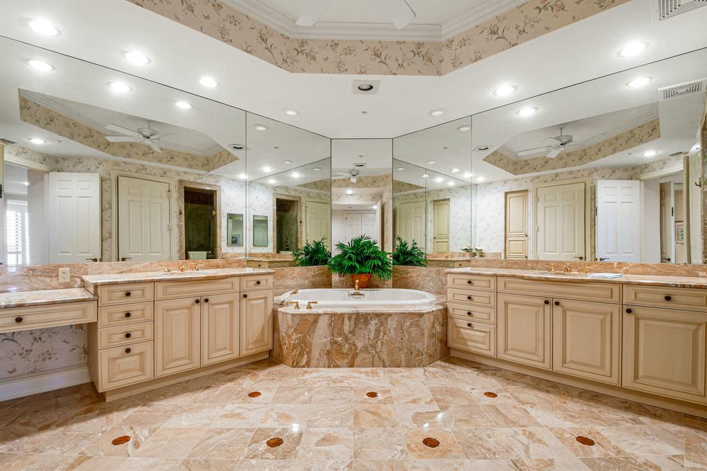 ONE WATERMARK PLACE OF TH - Residential