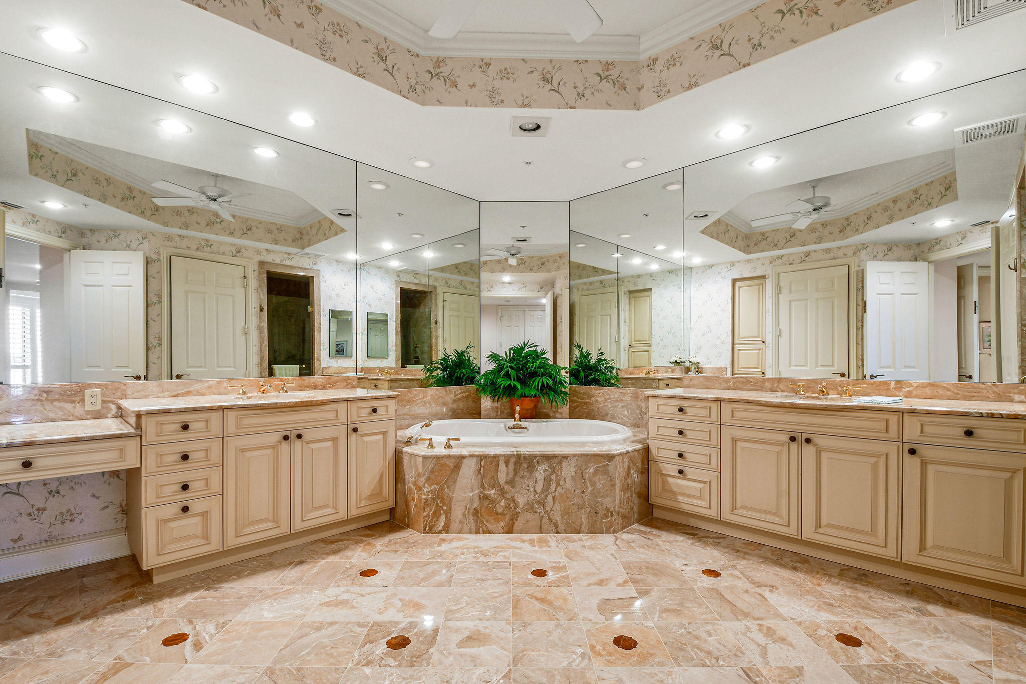 ONE WATERMARK PLACE OF THE PALM BEACHES - Residential