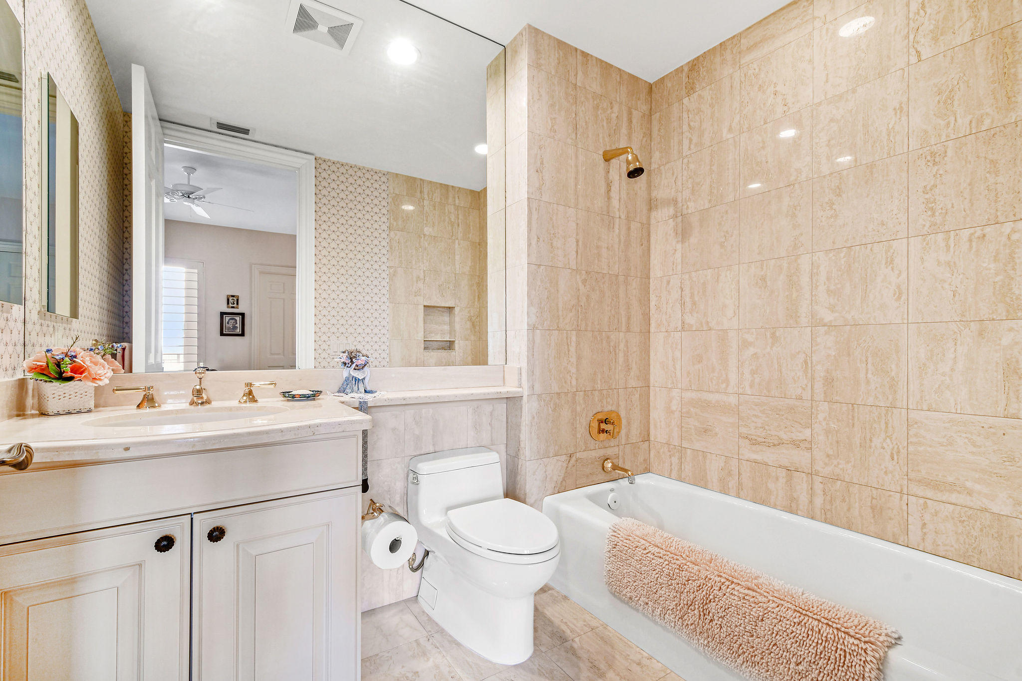 ONE WATERMARK PLACE OF THE PALM BEACHES - Residential