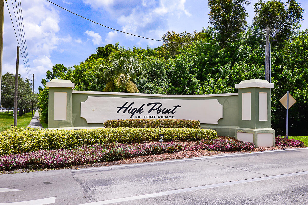 HIGH POINT OF FT PIERCE CONDOMINIUM SECTION 1 - Residential