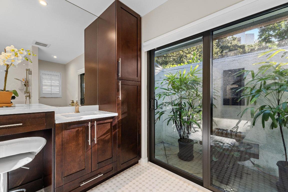 TWELVE OAKS - Residential