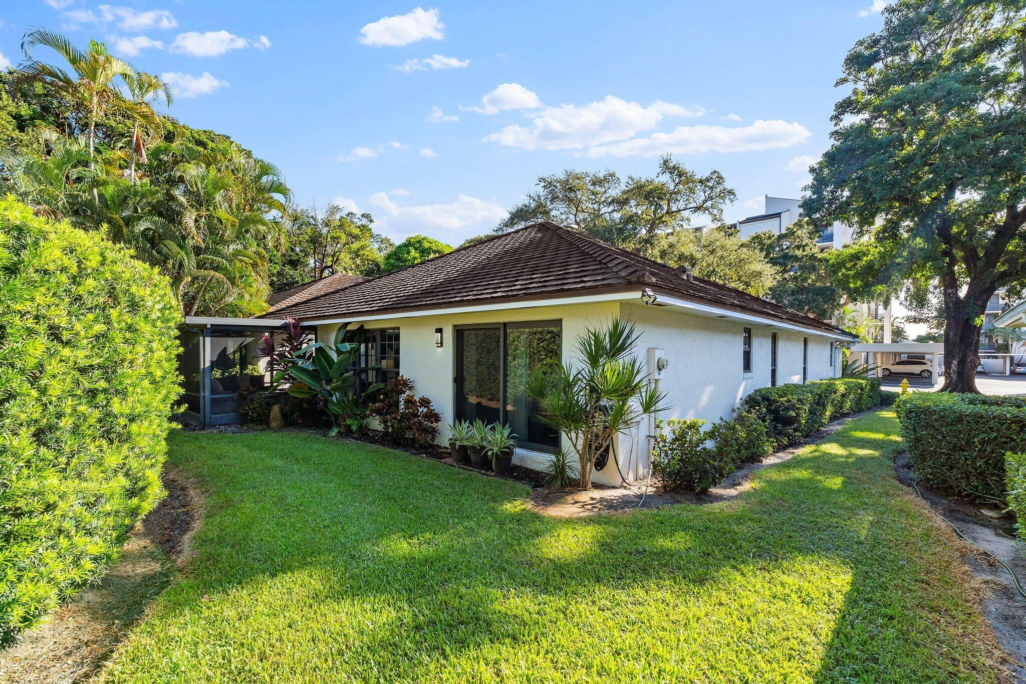 TWELVE OAKS - Residential