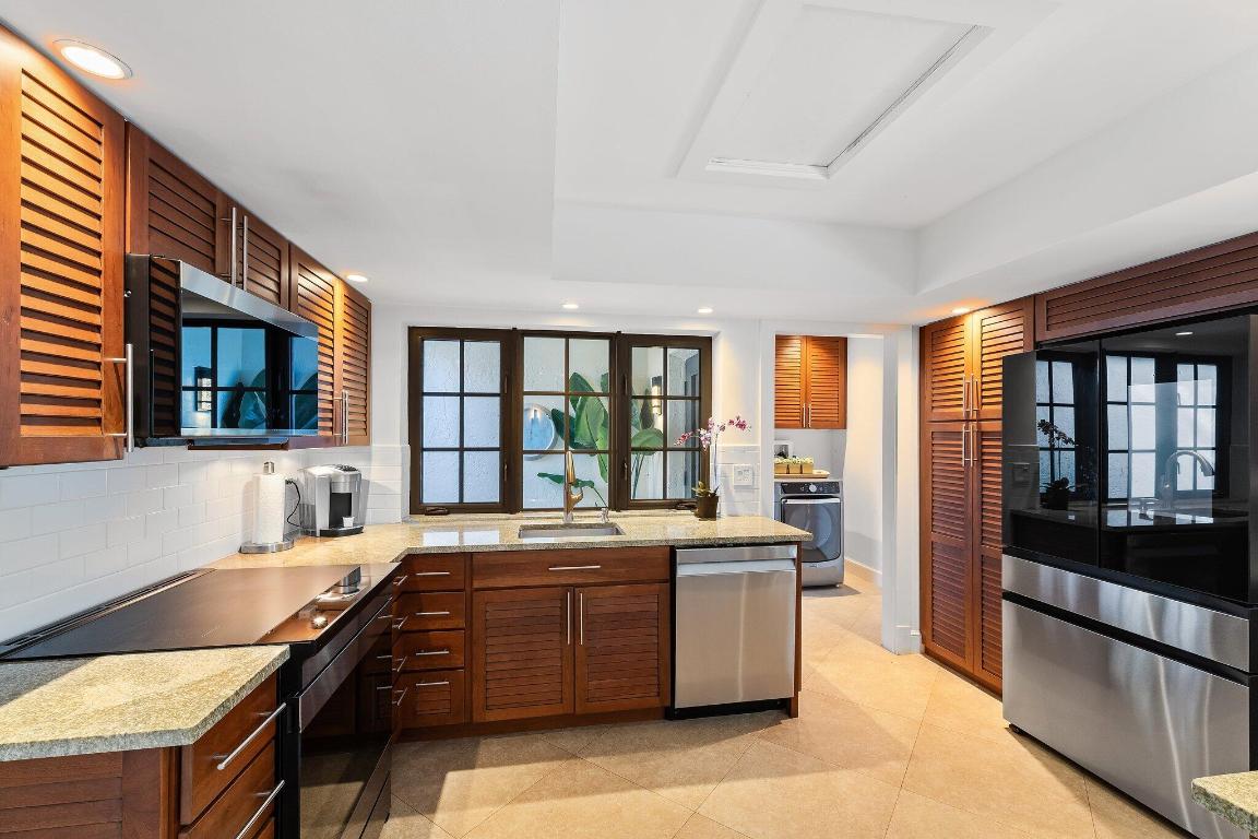 TWELVE OAKS - Residential