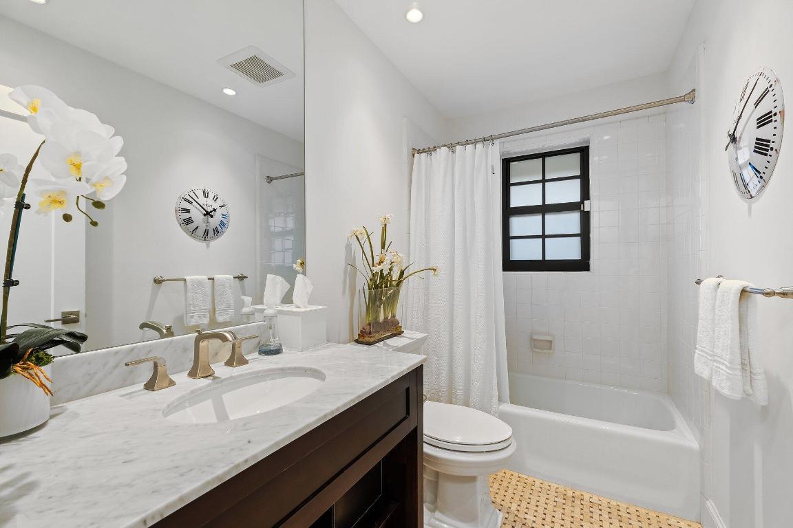 TWELVE OAKS - Residential