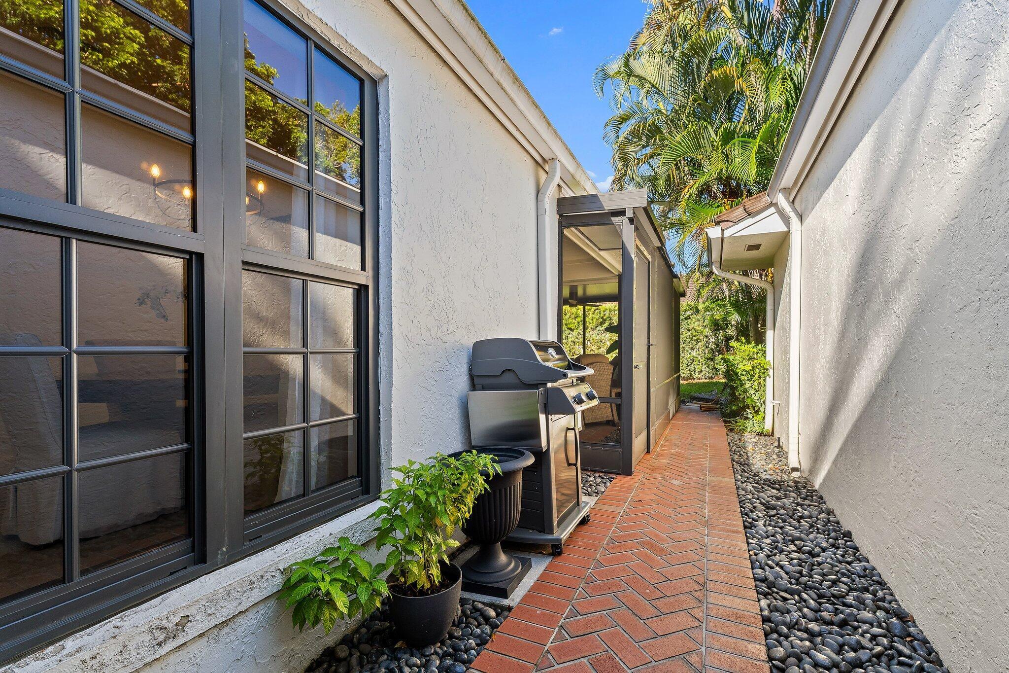 TWELVE OAKS - Residential