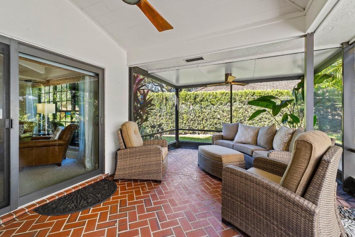 TWELVE OAKS - Residential