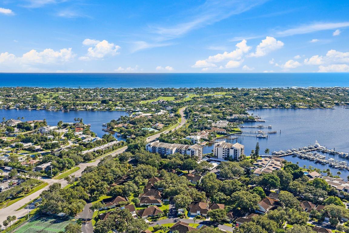 TWELVE OAKS - Residential