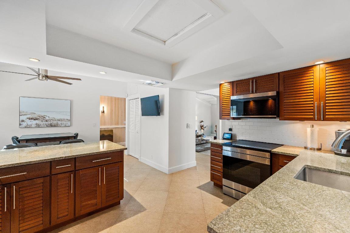 TWELVE OAKS - Residential