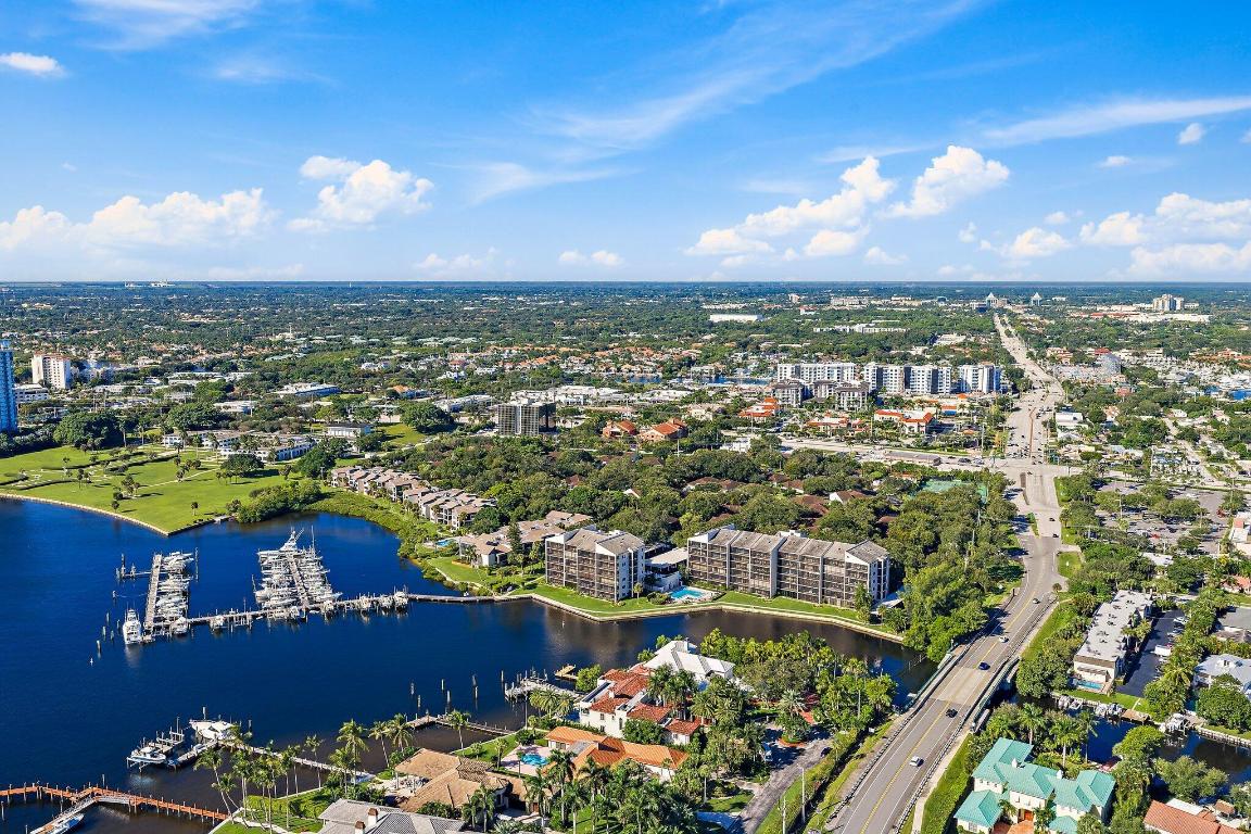 TWELVE OAKS - Residential