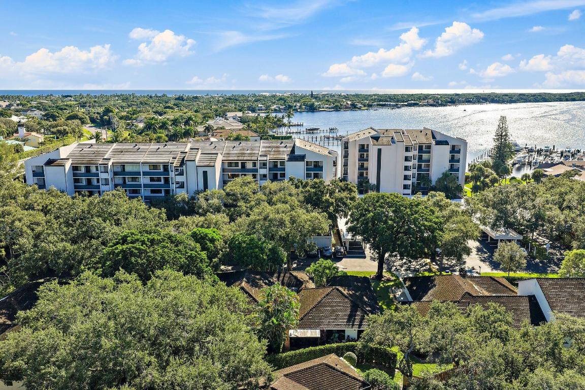 TWELVE OAKS - Residential