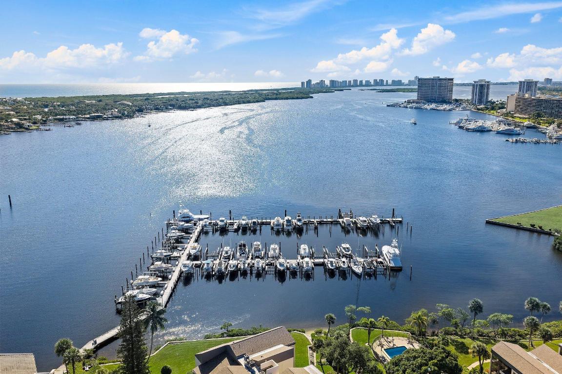 TWELVE OAKS - Residential