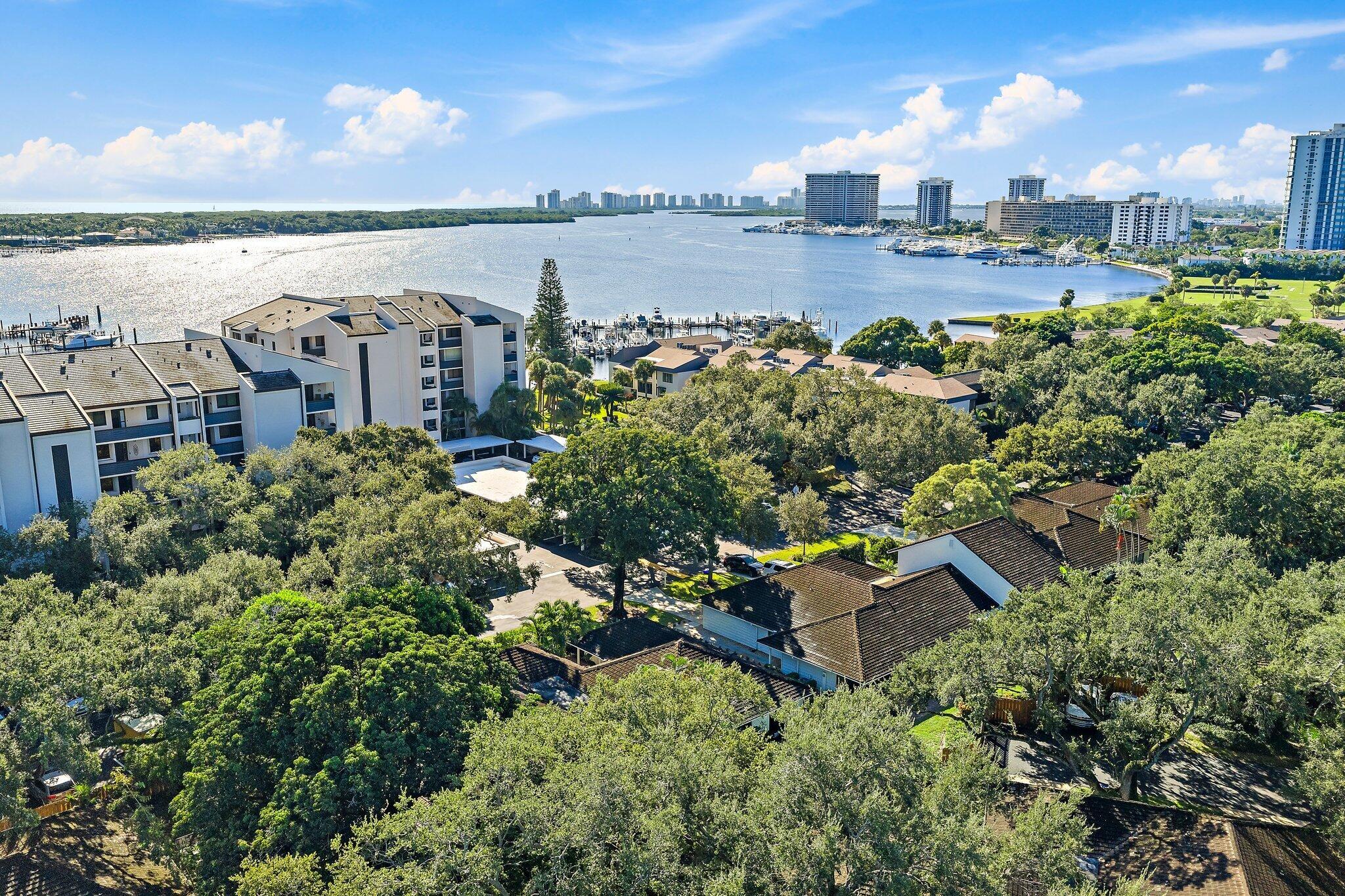 TWELVE OAKS - Residential