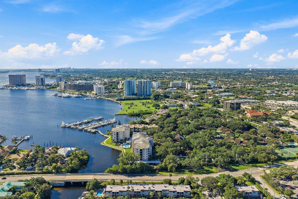 TWELVE OAKS - Residential