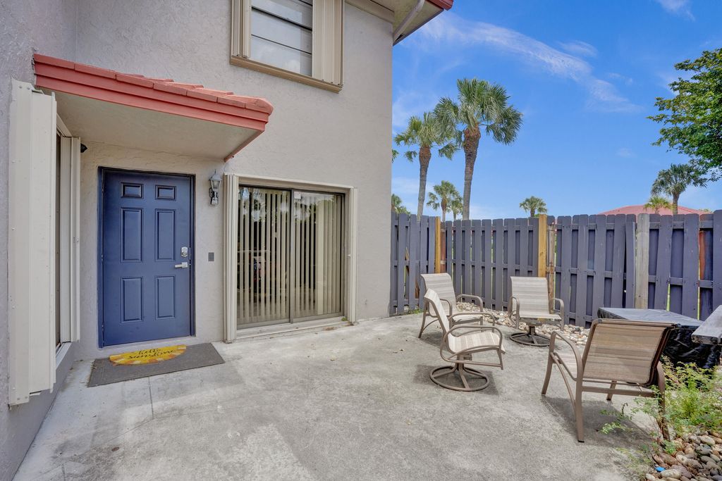 Photo of 1457 SW 25th Place #D, Boynton Beach, FL 33426 (MLS # R10994983)