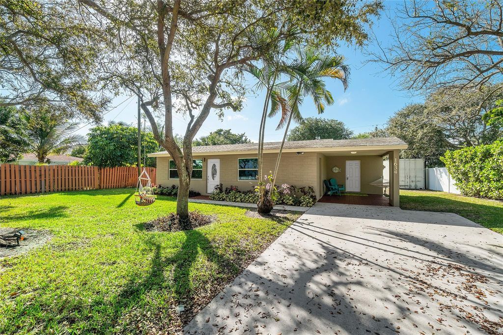 Photo of 1634 NE 3rd Avenue, Delray Beach, FL 33444 (MLS # B26023497)