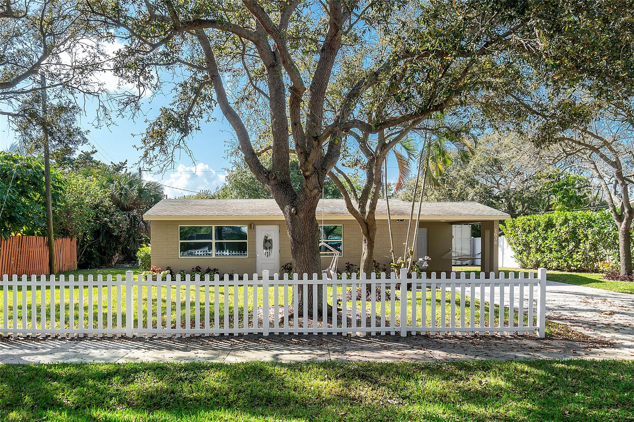 PLUMOSA PARK SEC A, B AND D - Residential Lease