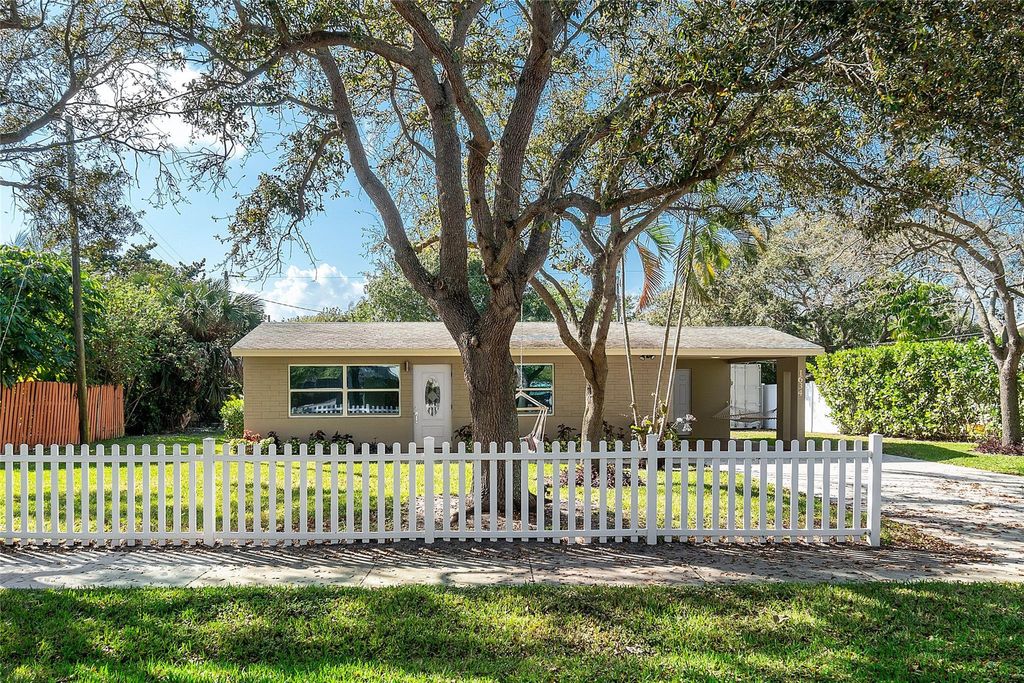 Photo of 1634 NE 3rd Avenue, Delray Beach, FL 33444 (MLS # B26023497)