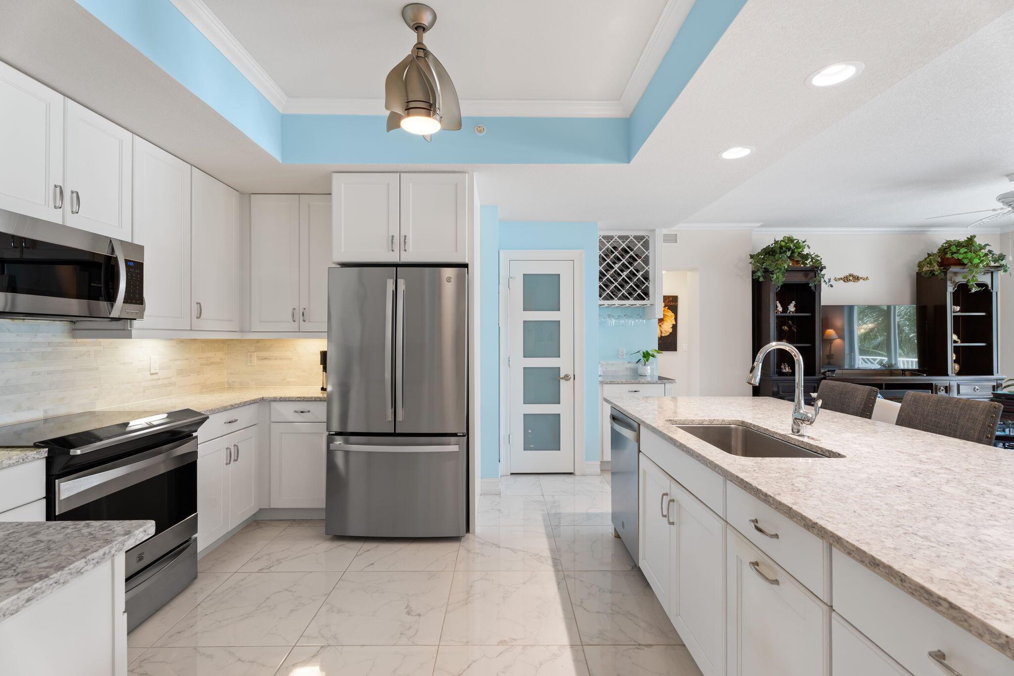 View photos, virtual tours, details... 832 Bay Colony Drive S