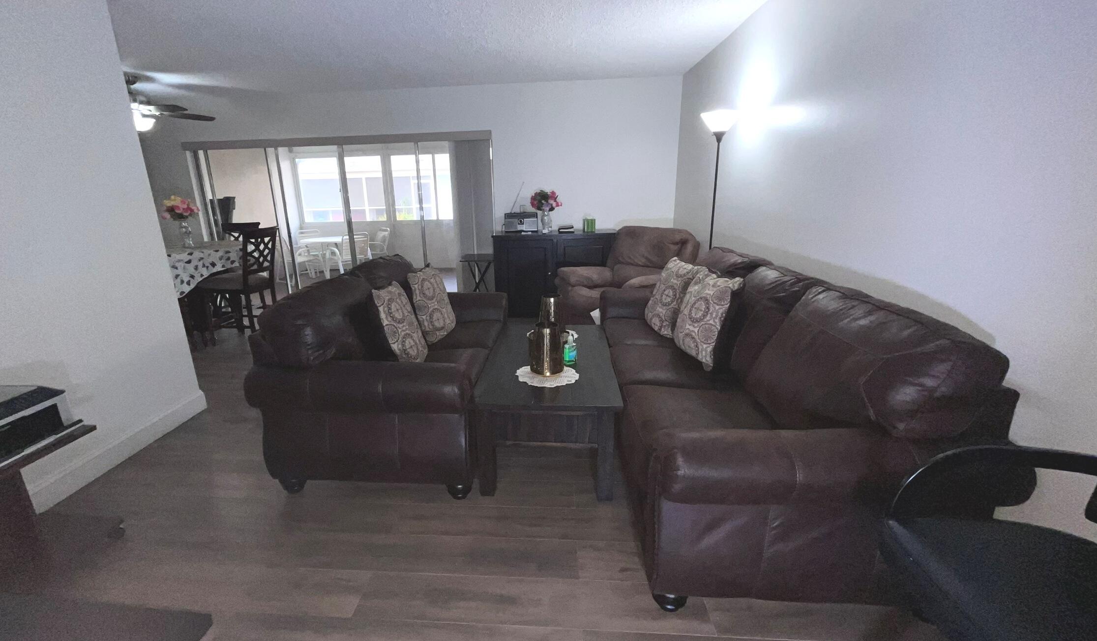 CRESTHAVEN TOWNHOMES SEC 5 CONDO - Residential Lease