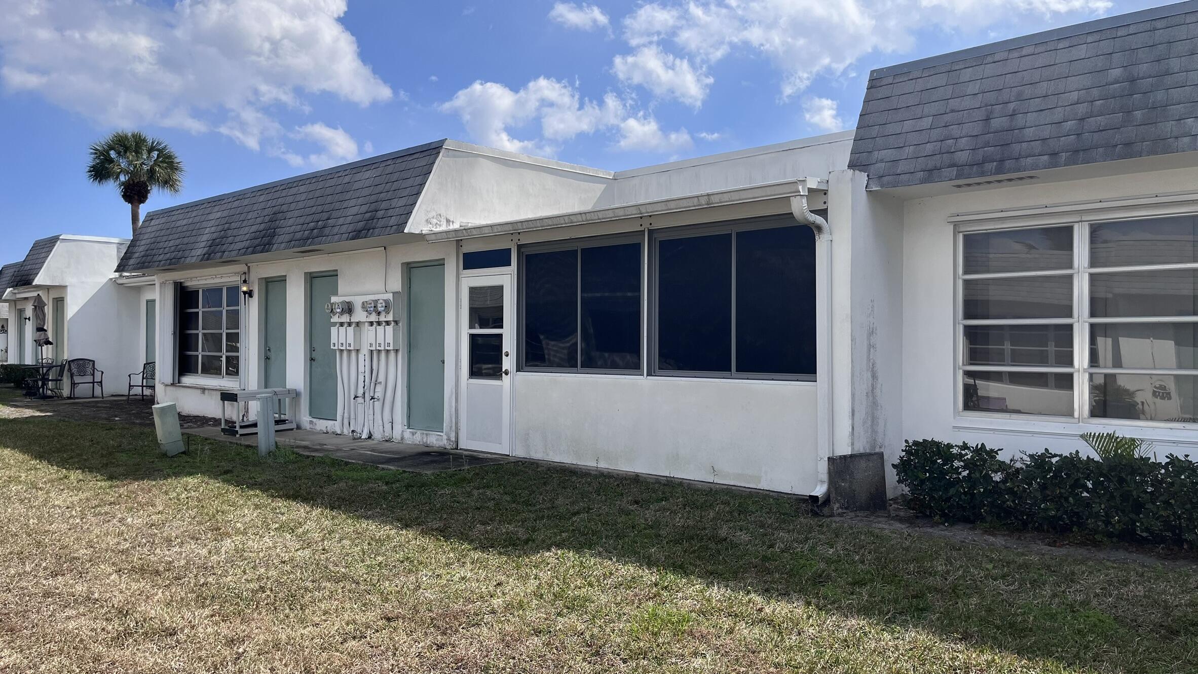 CRESTHAVEN TOWNHOMES SEC 5 CONDO - Residential Lease