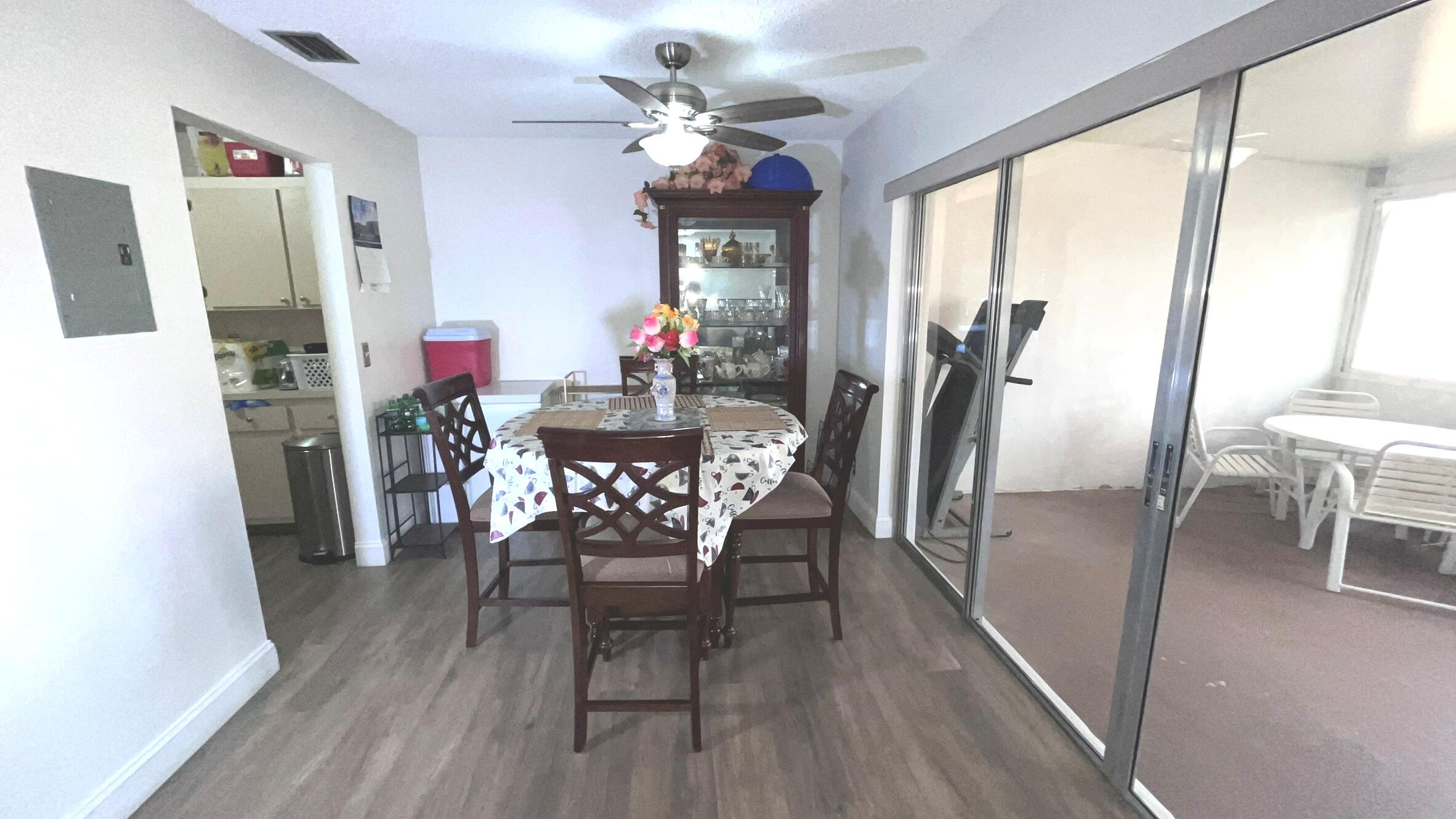 CRESTHAVEN TOWNHOMES SEC 5 CONDO - Residential Lease