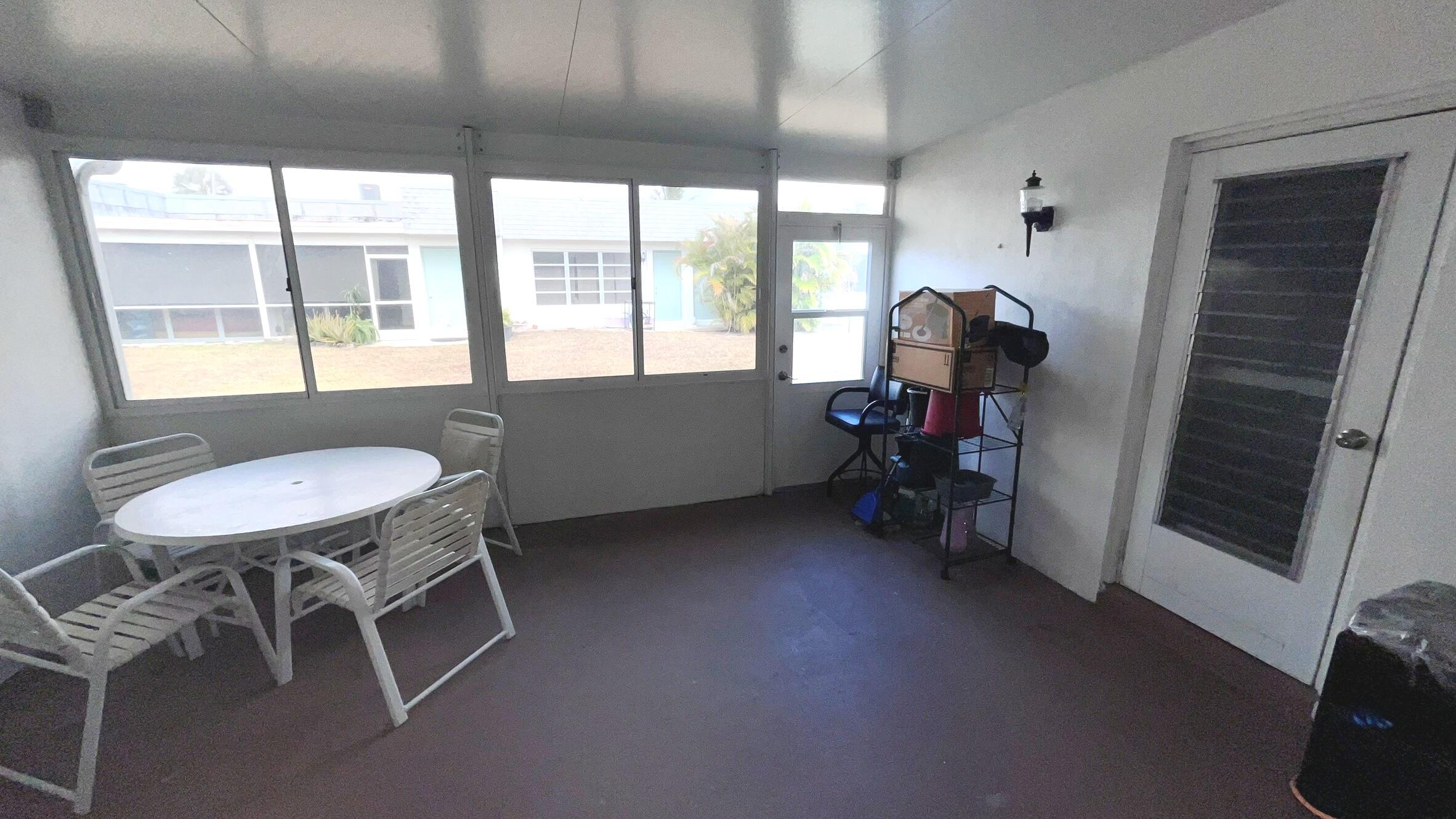 CRESTHAVEN TOWNHOMES SEC 5 CONDO - Residential Lease