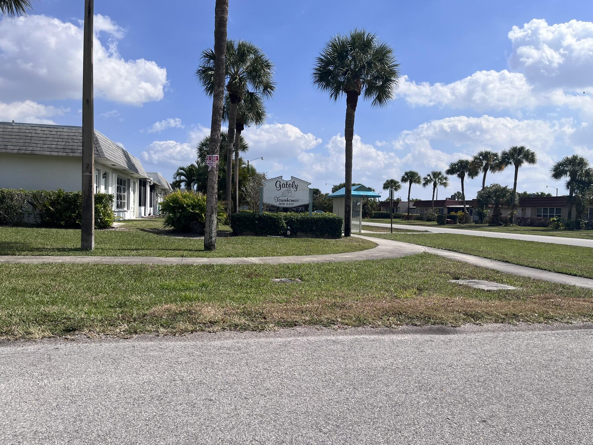 CRESTHAVEN TOWNHOMES SEC 5 CONDO - Residential Lease