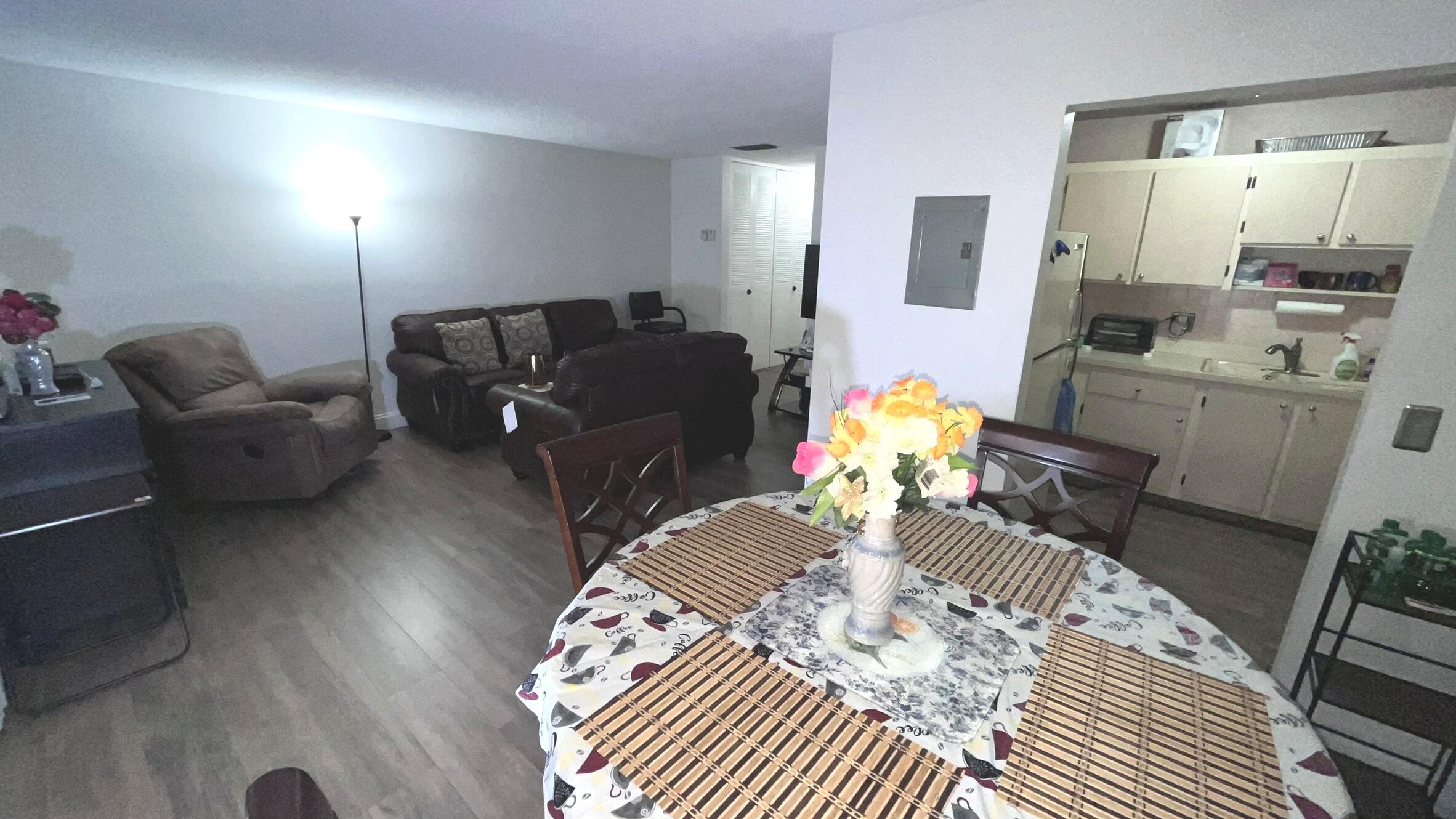 CRESTHAVEN TOWNHOMES SEC 5 CONDO - Residential Lease