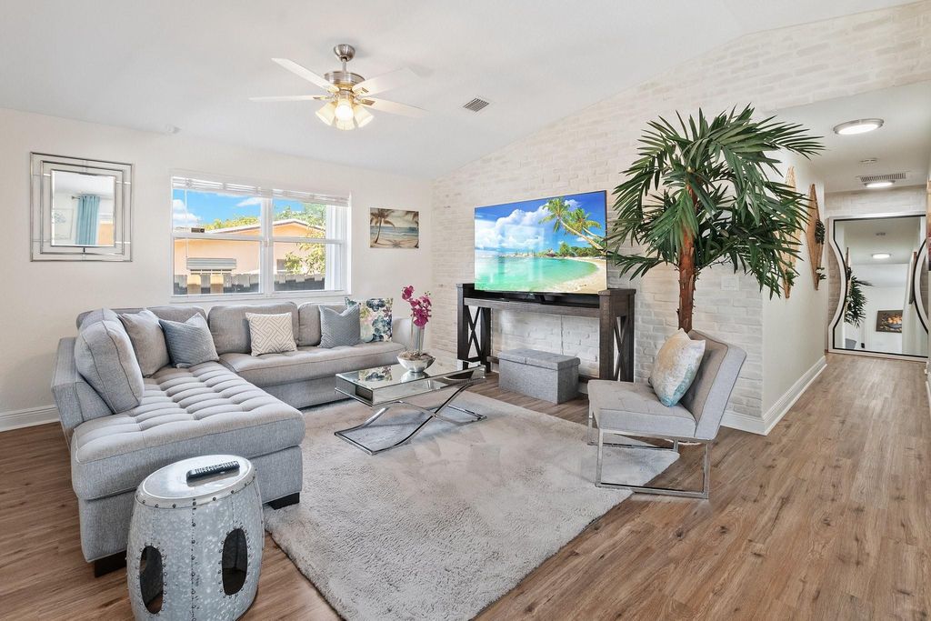 Photo of 4276 SW 56th Avenue, Davie, FL 33314 (MLS # F10499379)