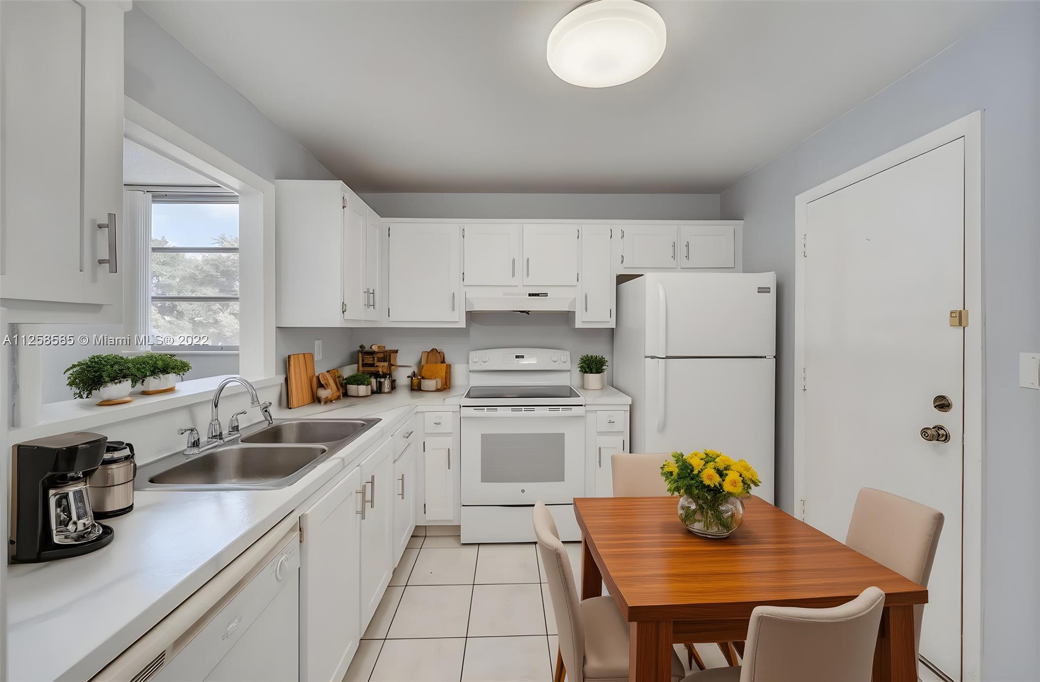 POLYNESIAN GARDENS - Residential