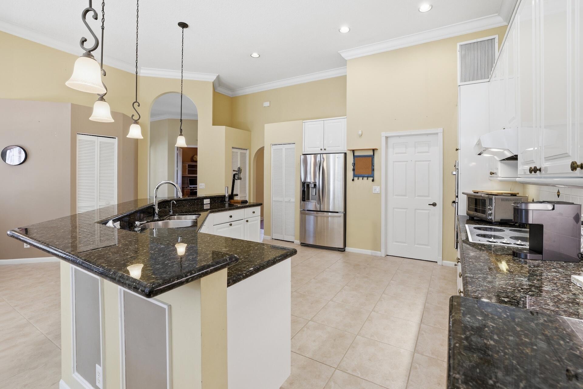606 CYPRESS GREEN Circle