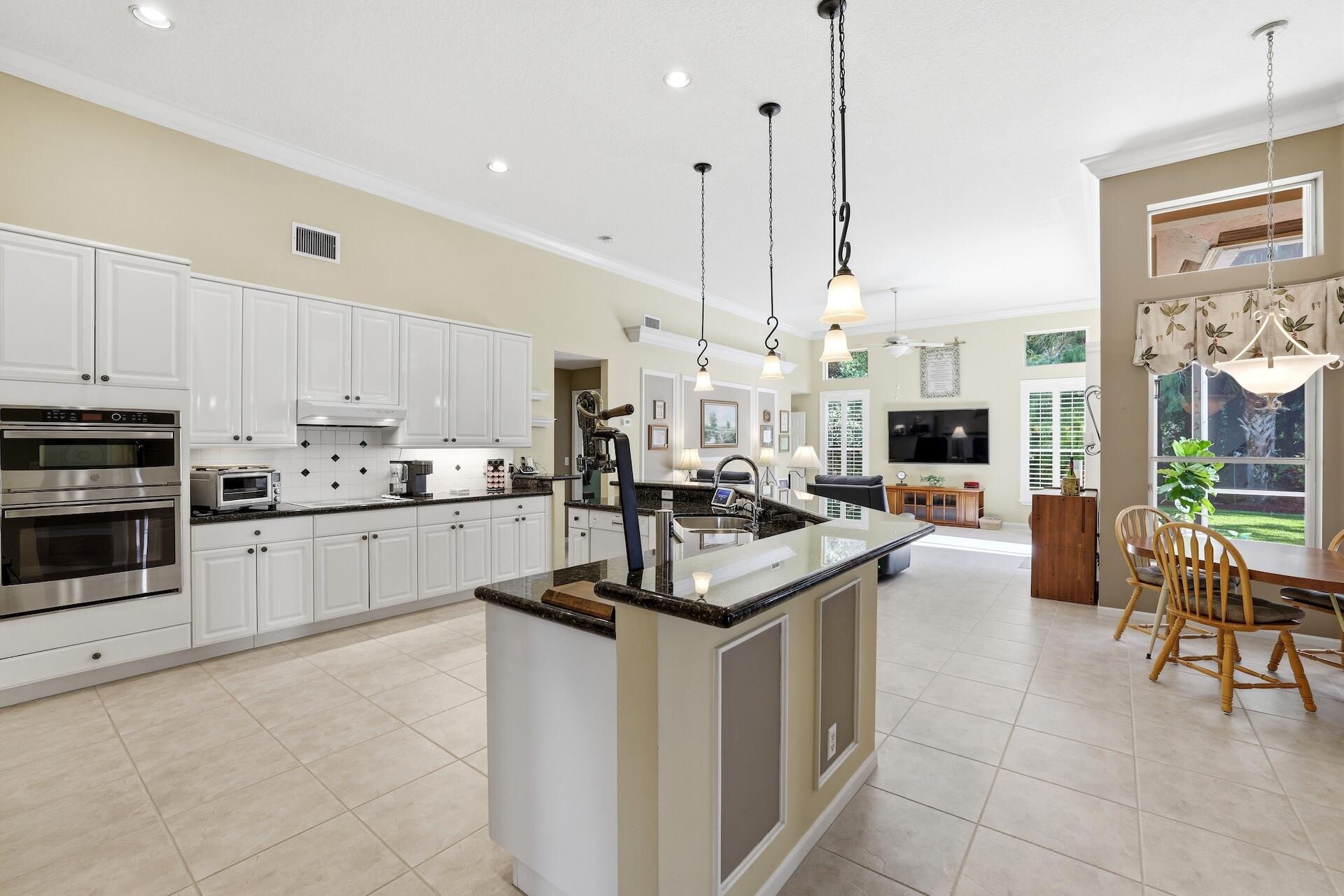 606 CYPRESS GREEN Circle